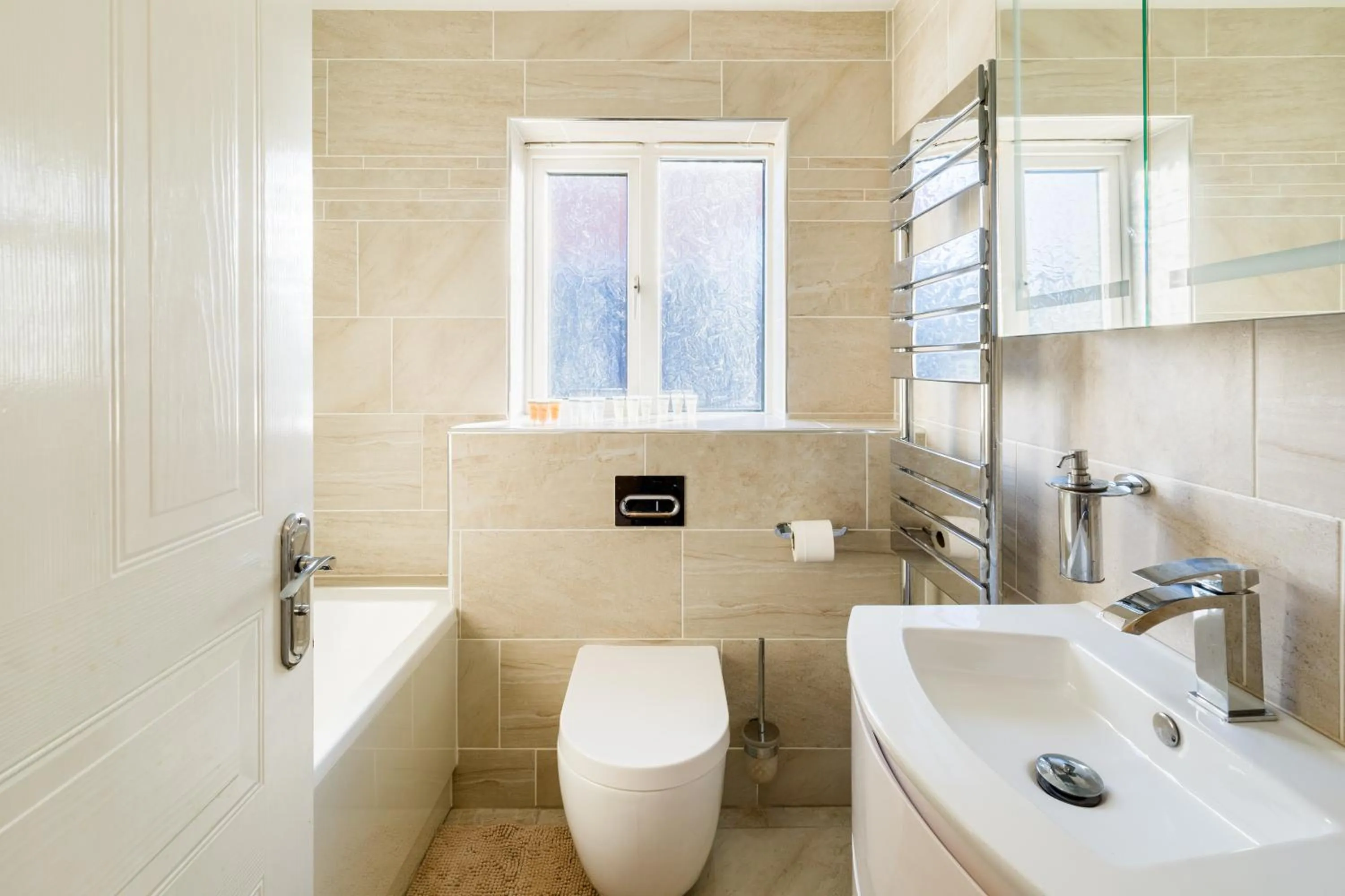 Bathroom in Drayton Manor House FREE parking