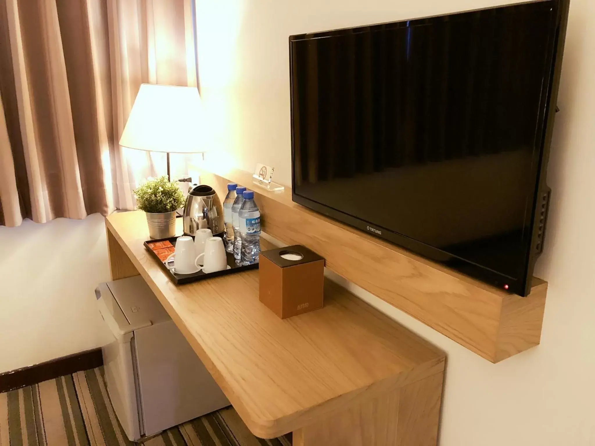 TV and multimedia, TV/Entertainment Center in New World Hotel