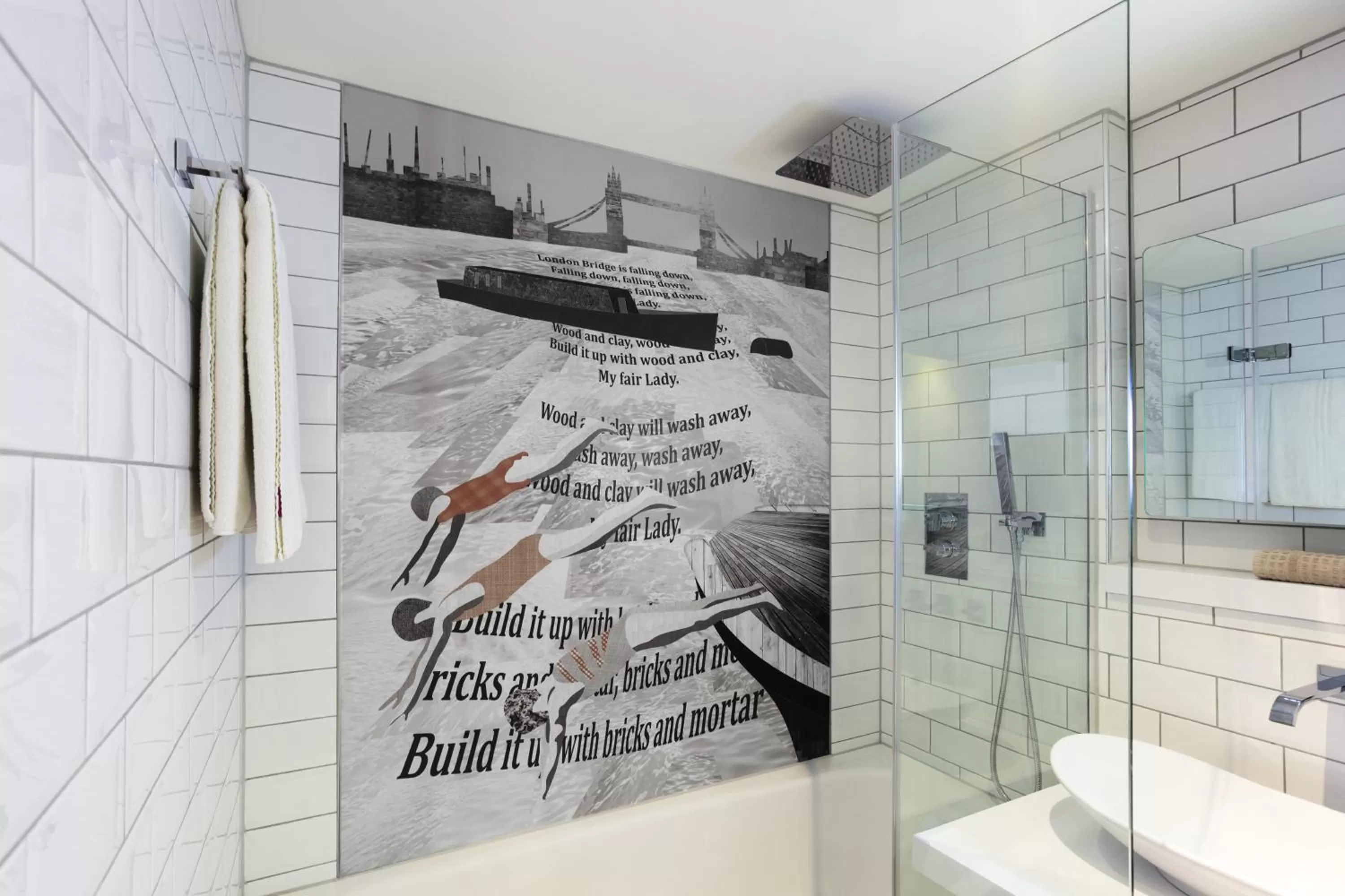 Bathroom in Mercure London Bridge