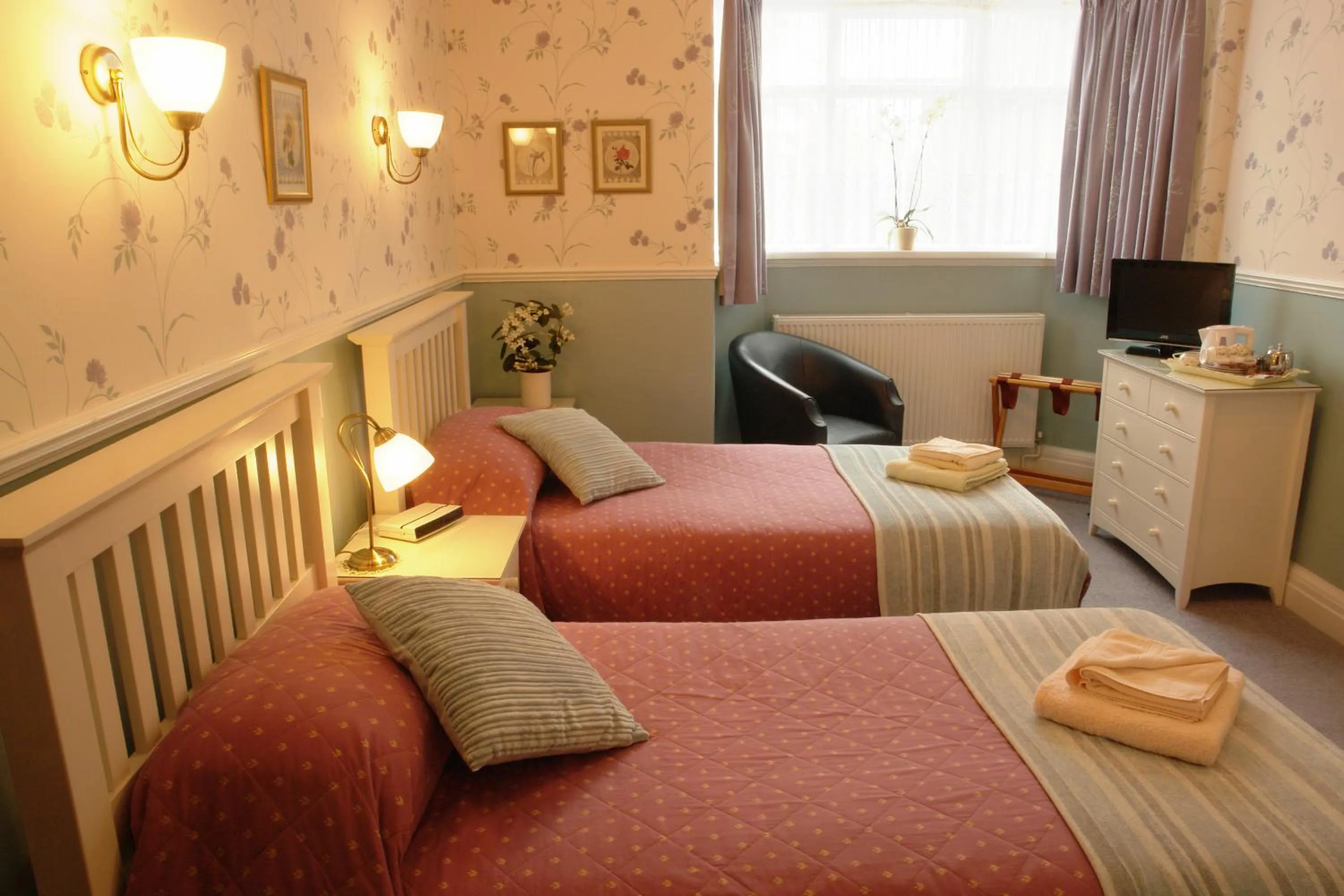 Bedroom, Bed in Midway Guest House