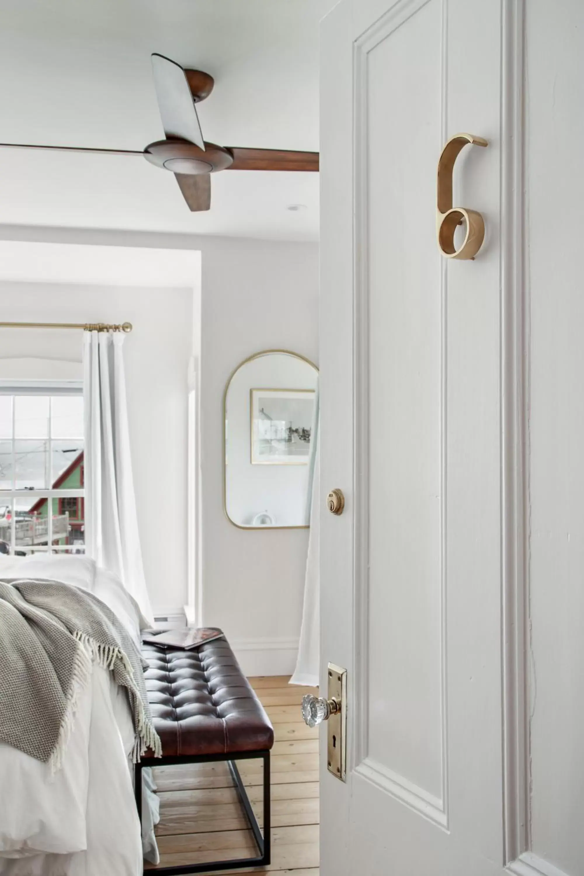 Deluxe Queen Room - Captain's Cabin in Seaside Inn Deluxe Queen Room - Captain's Cabin in Seaside Inn