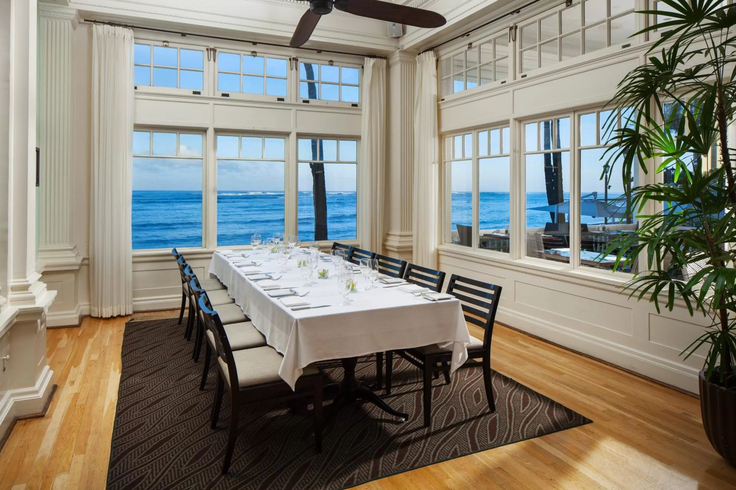 Beach in Moana Surfrider, A Westin Resort & Spa, Waikiki Beach