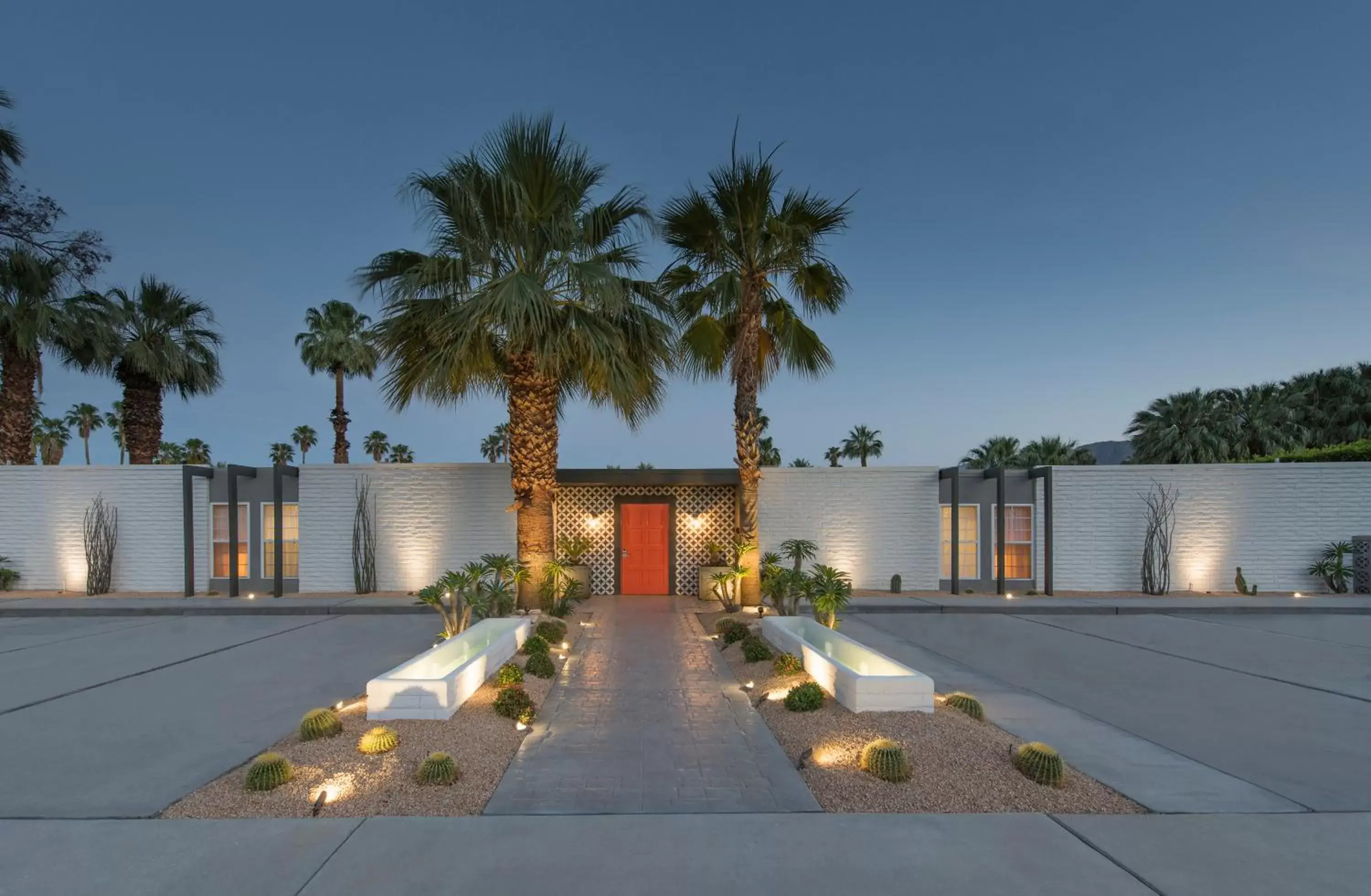 Facade/entrance, Property Building in the Weekend Palm Springs