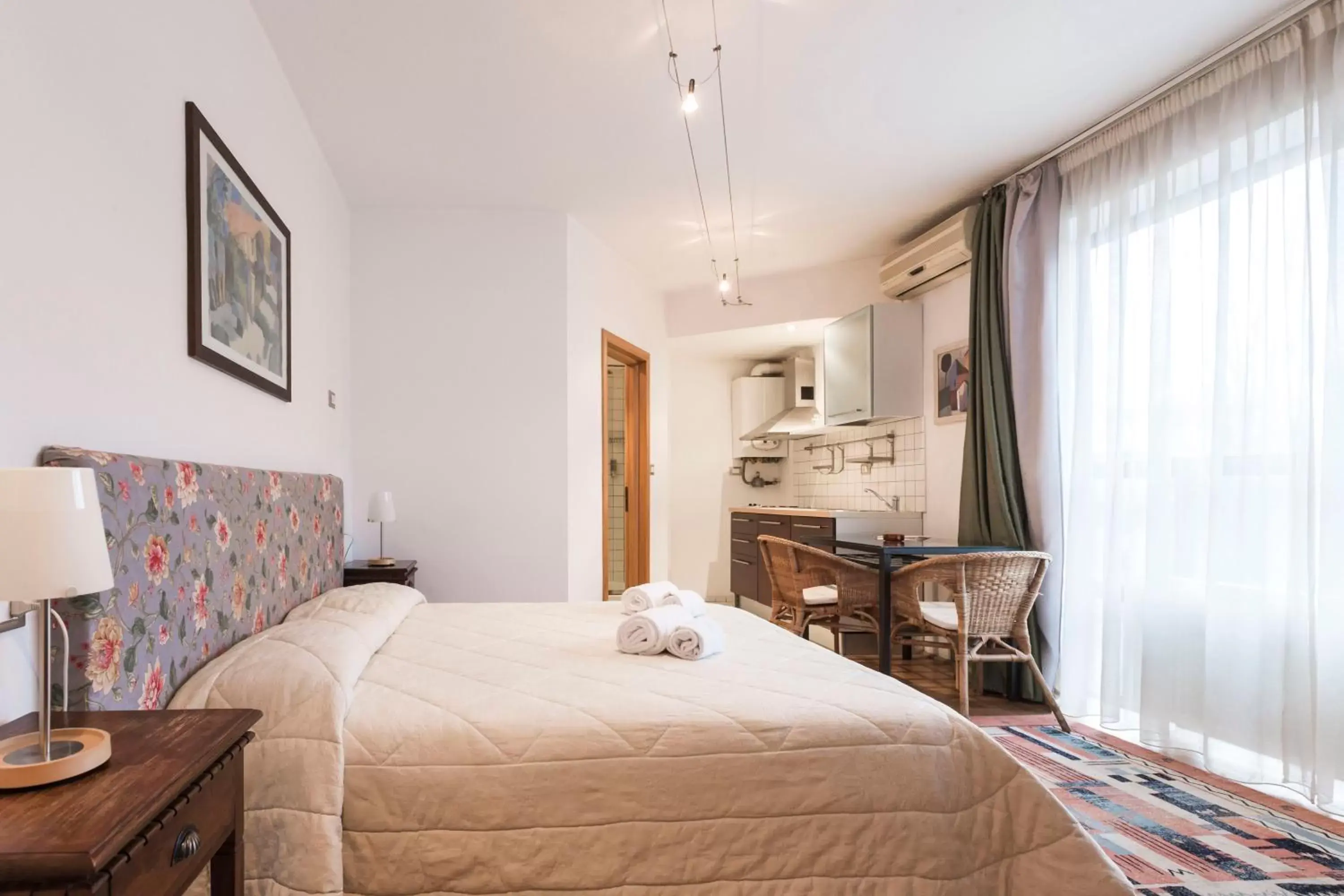 Dining area, Bed in Prince Residence Apartments