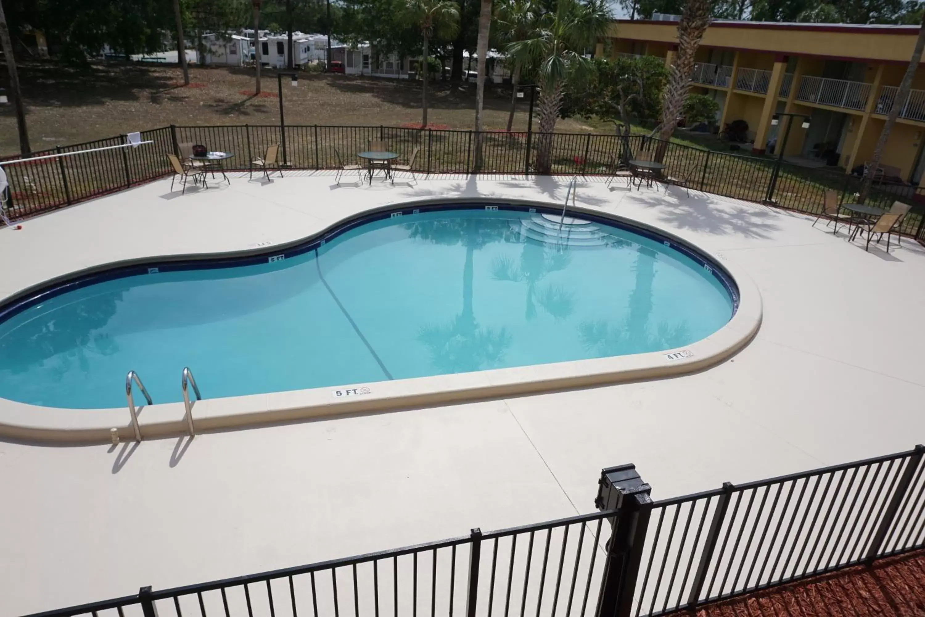 Swimming Pool in Rodeway Inn