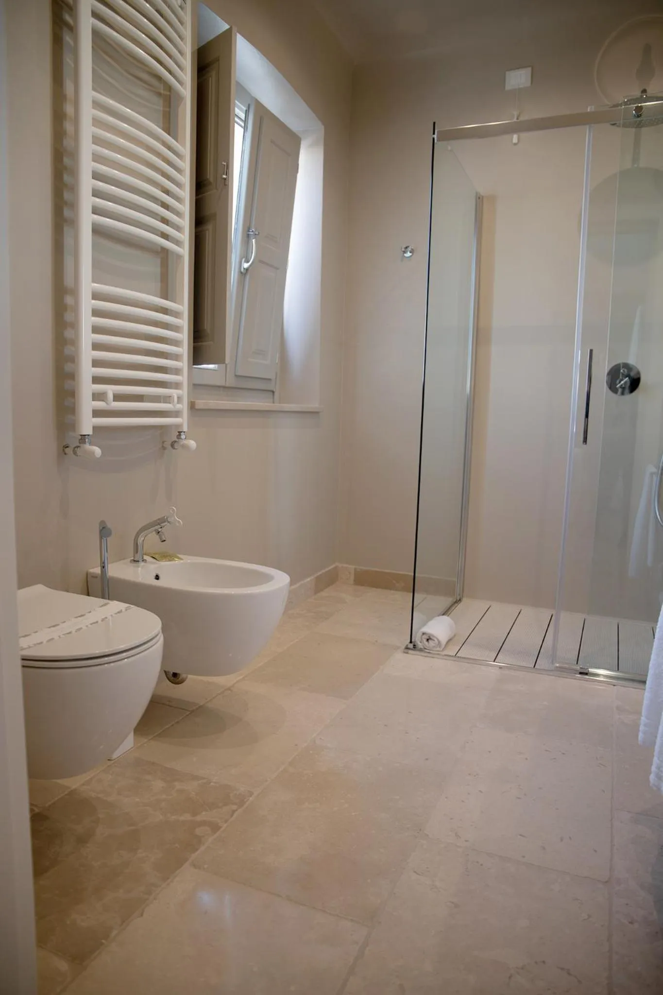 Shower in MONUN Hotel&Spa