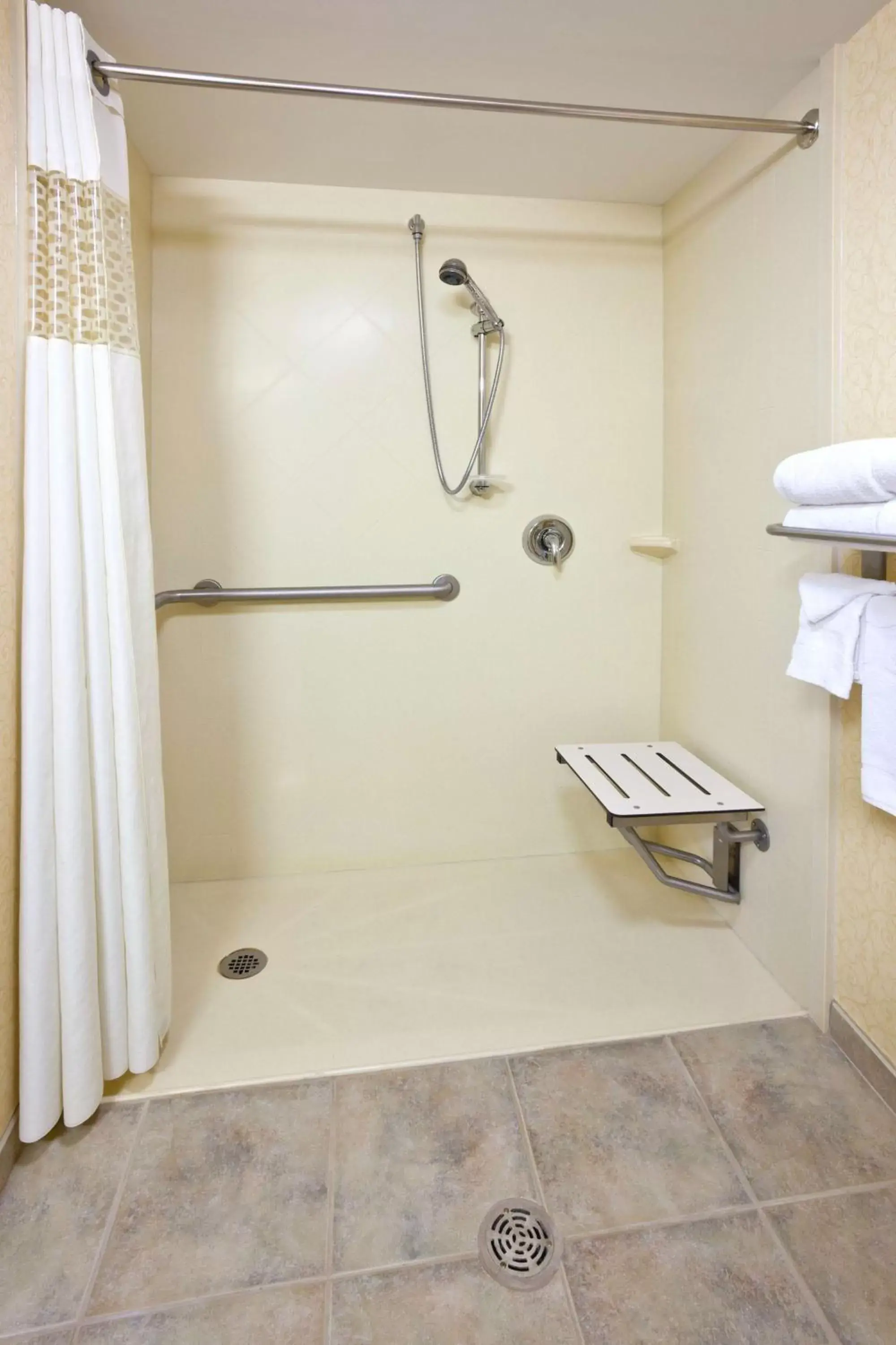 Bathroom in Hampton Inn & Suites Lino Lakes