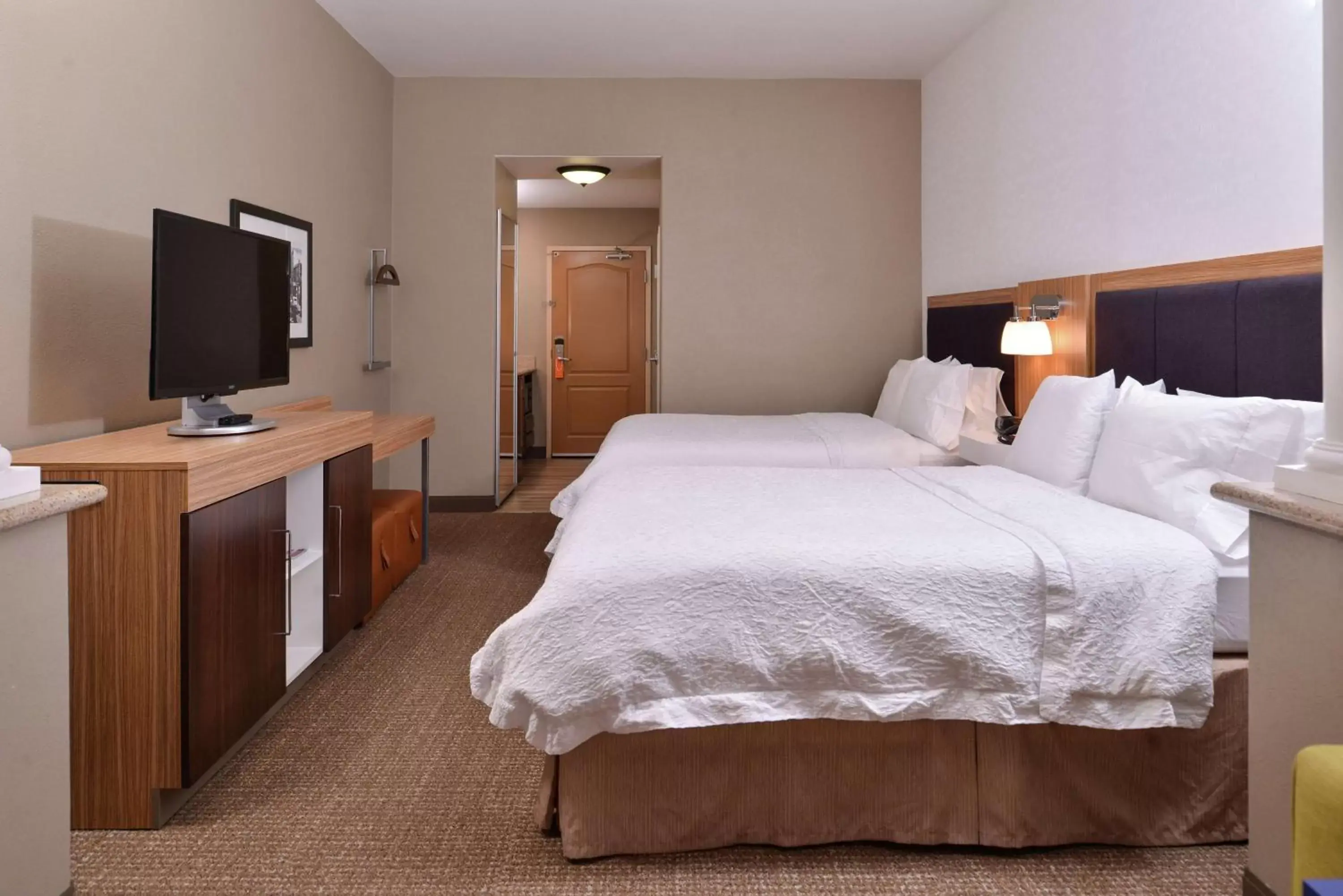 Bedroom, Bed in Hampton Inn & Suites Woodland-Sacramento Area