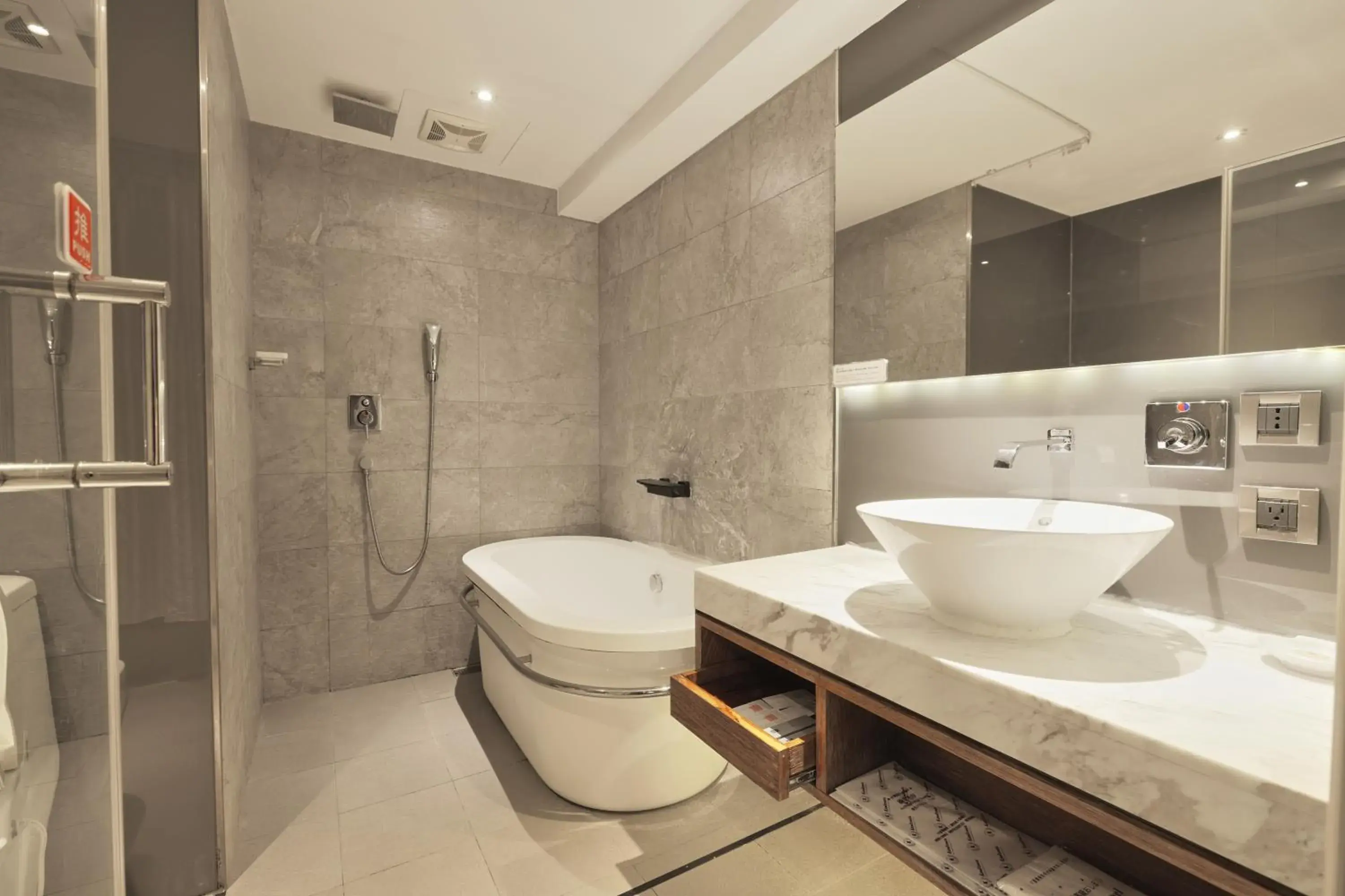 Bathroom in Li Duo Best Hotel