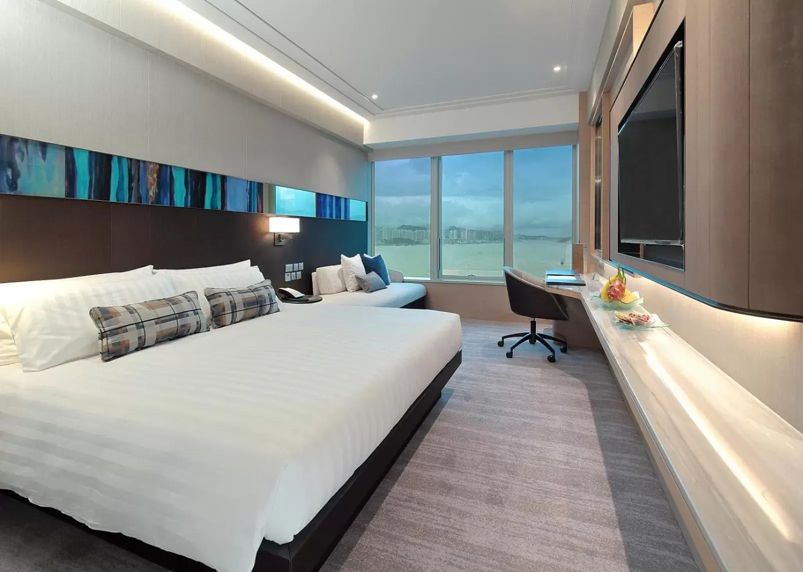 Photo of the whole room, Bed in Harbour Grand Kowloon