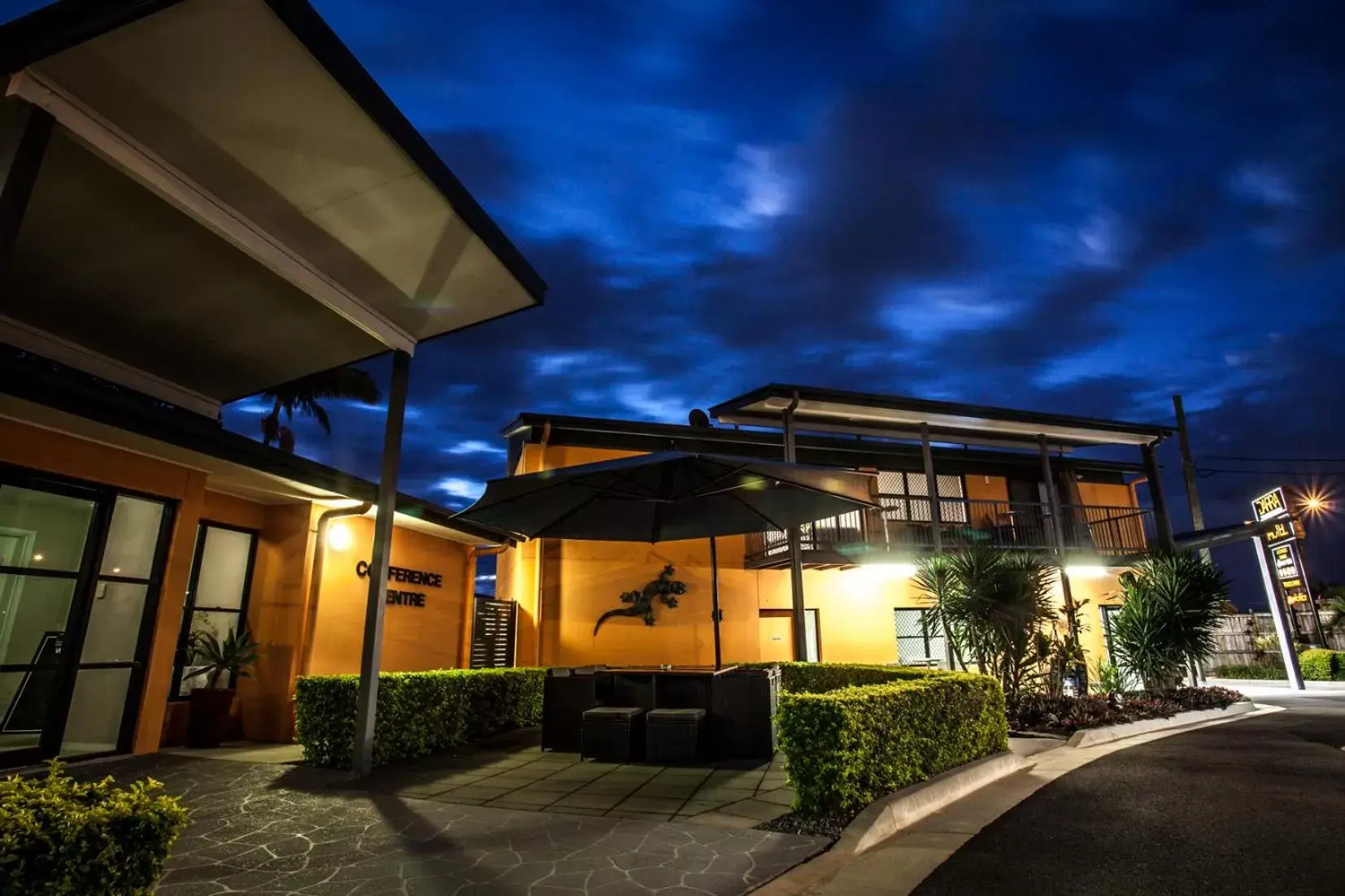 Area and facilities, Property Building in Darra Motel & Conference Centre