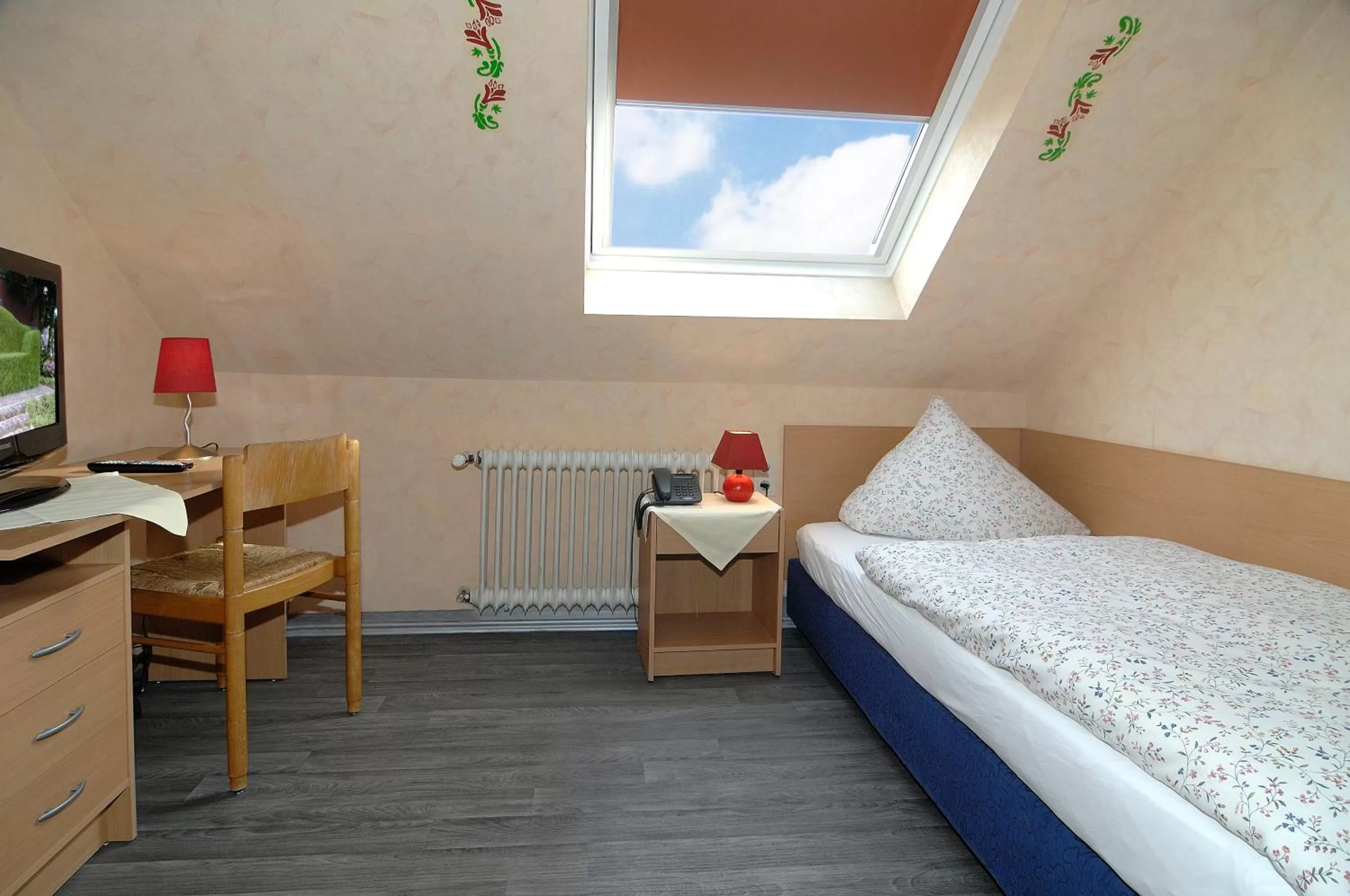 Bedroom, Bed in Gasthof zum Siegburger