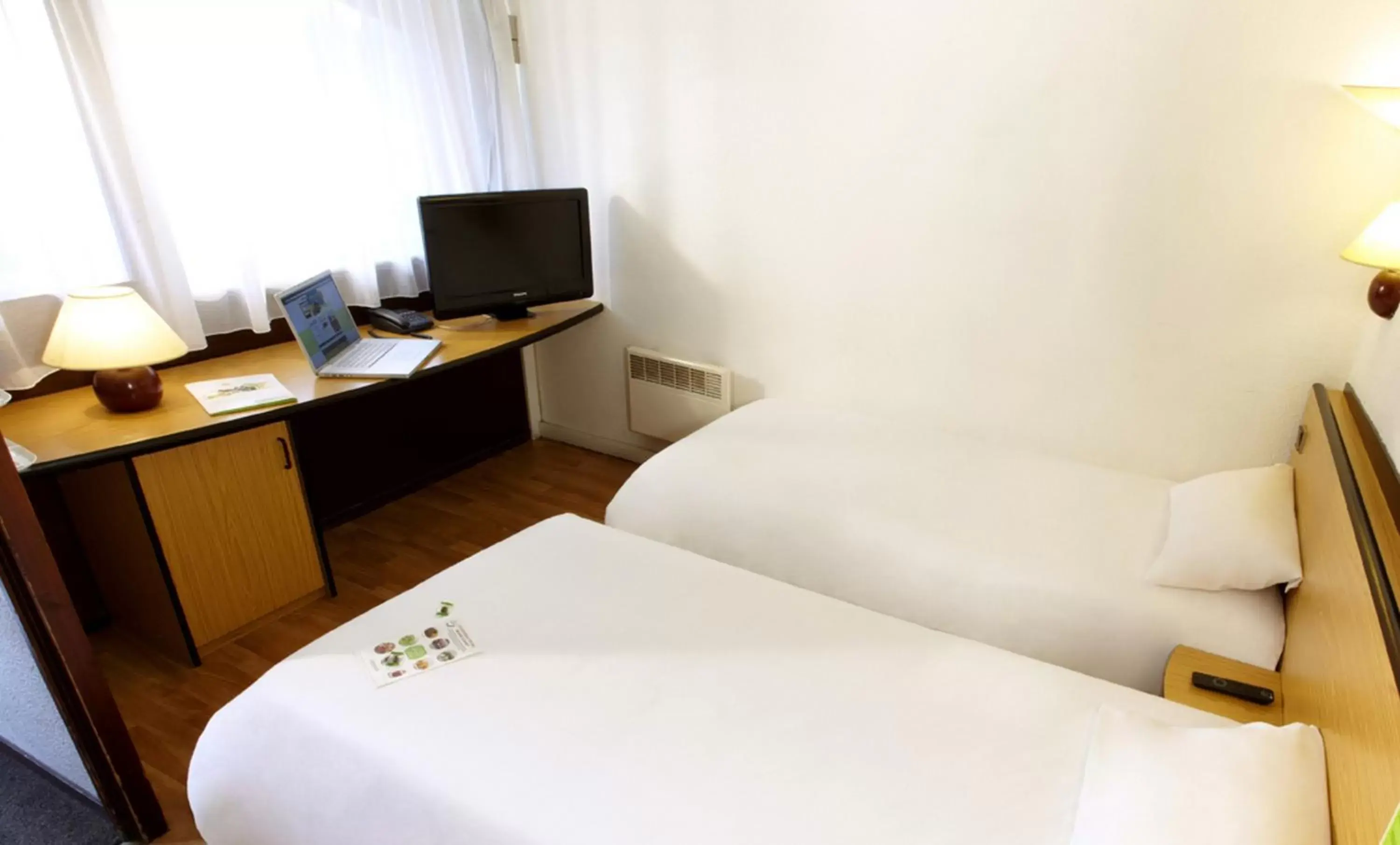 TV and multimedia, Bed in Campanile Hotel & Restaurant Gouda