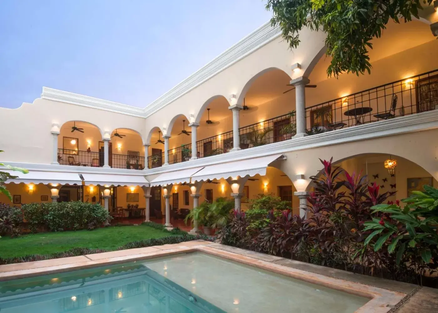 Property Building in Hotel Posada San Juan