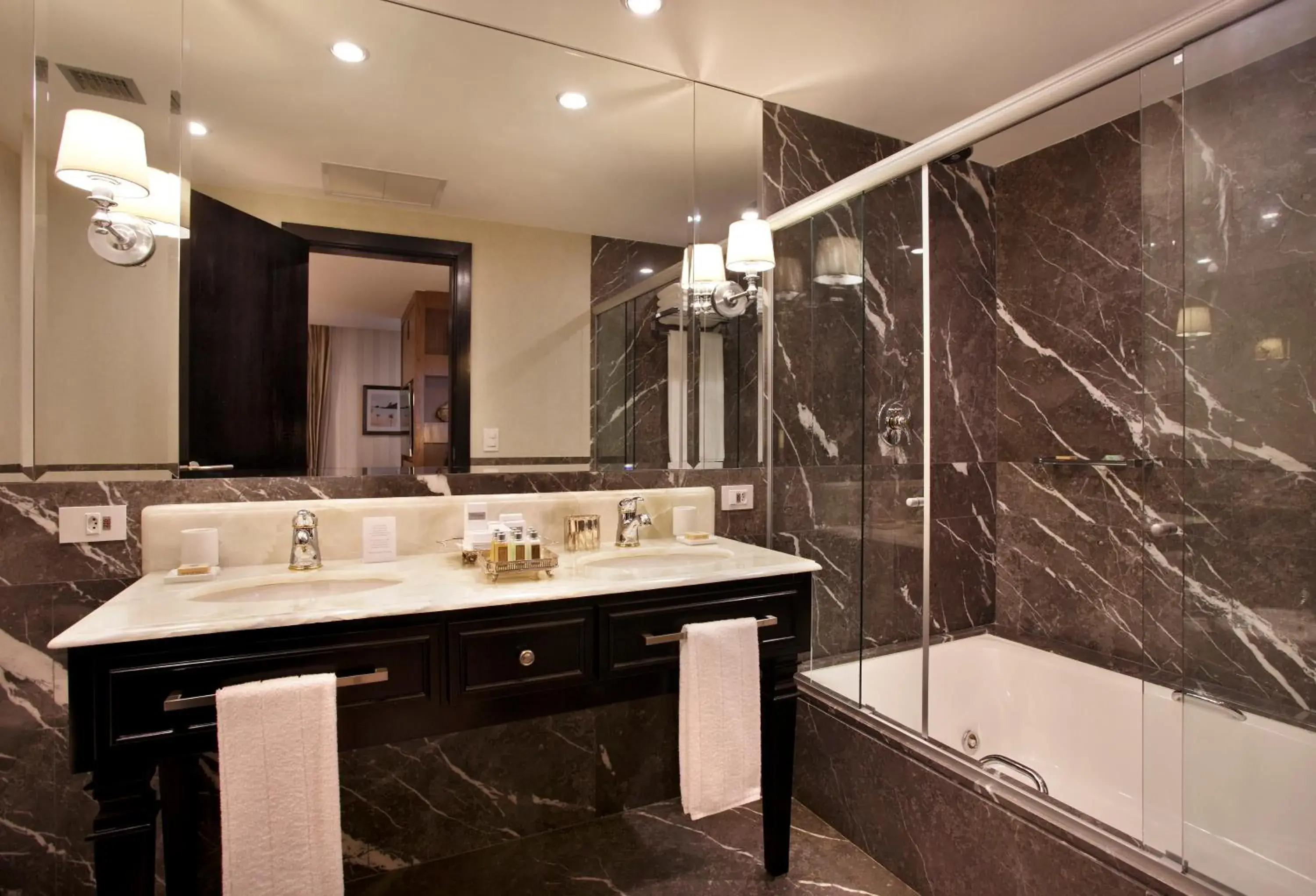 Bathroom in Miramar Hotel By Windsor