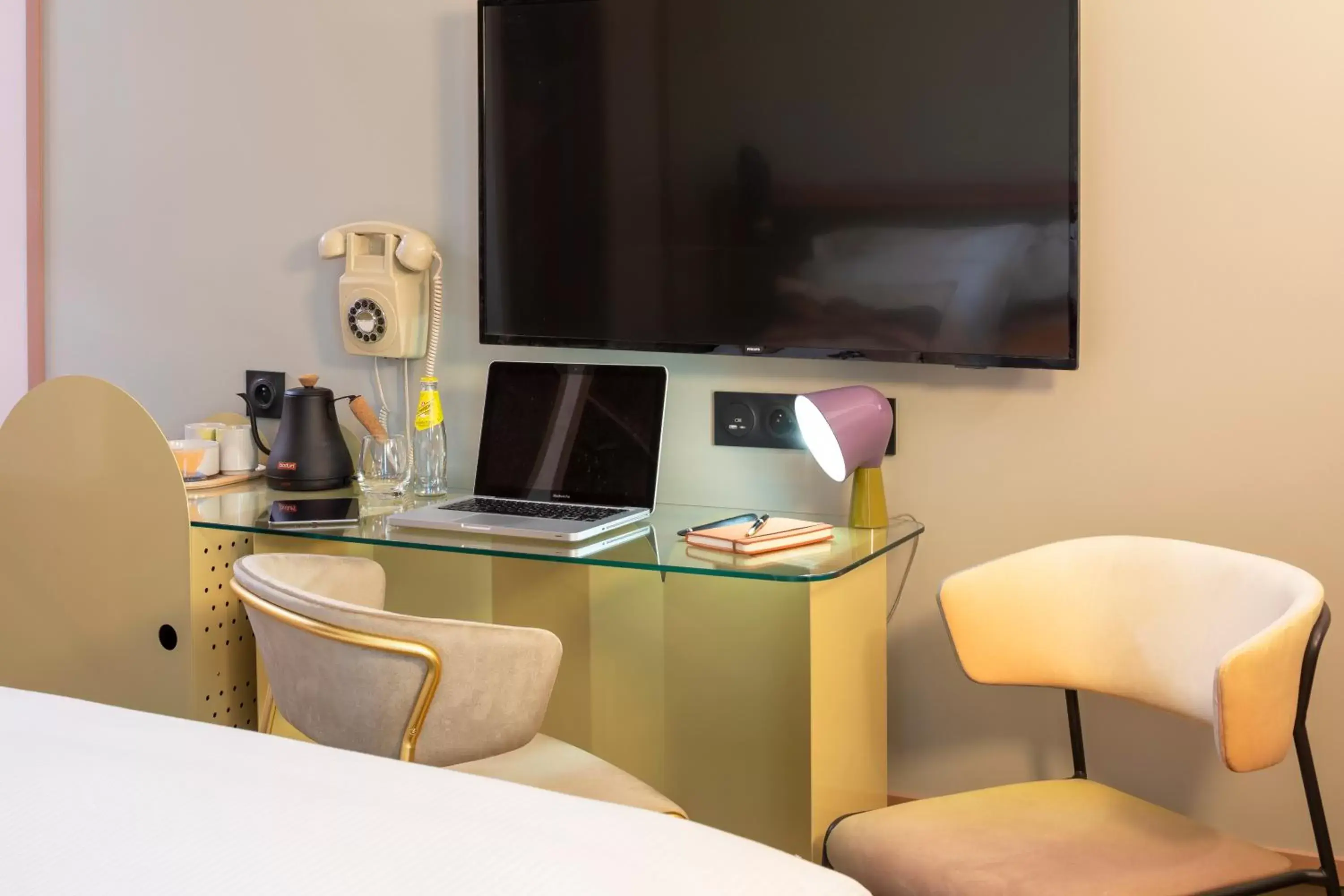 TV and multimedia, TV/Entertainment Center in Aiden by Best Western @ Clermont-Ferrand