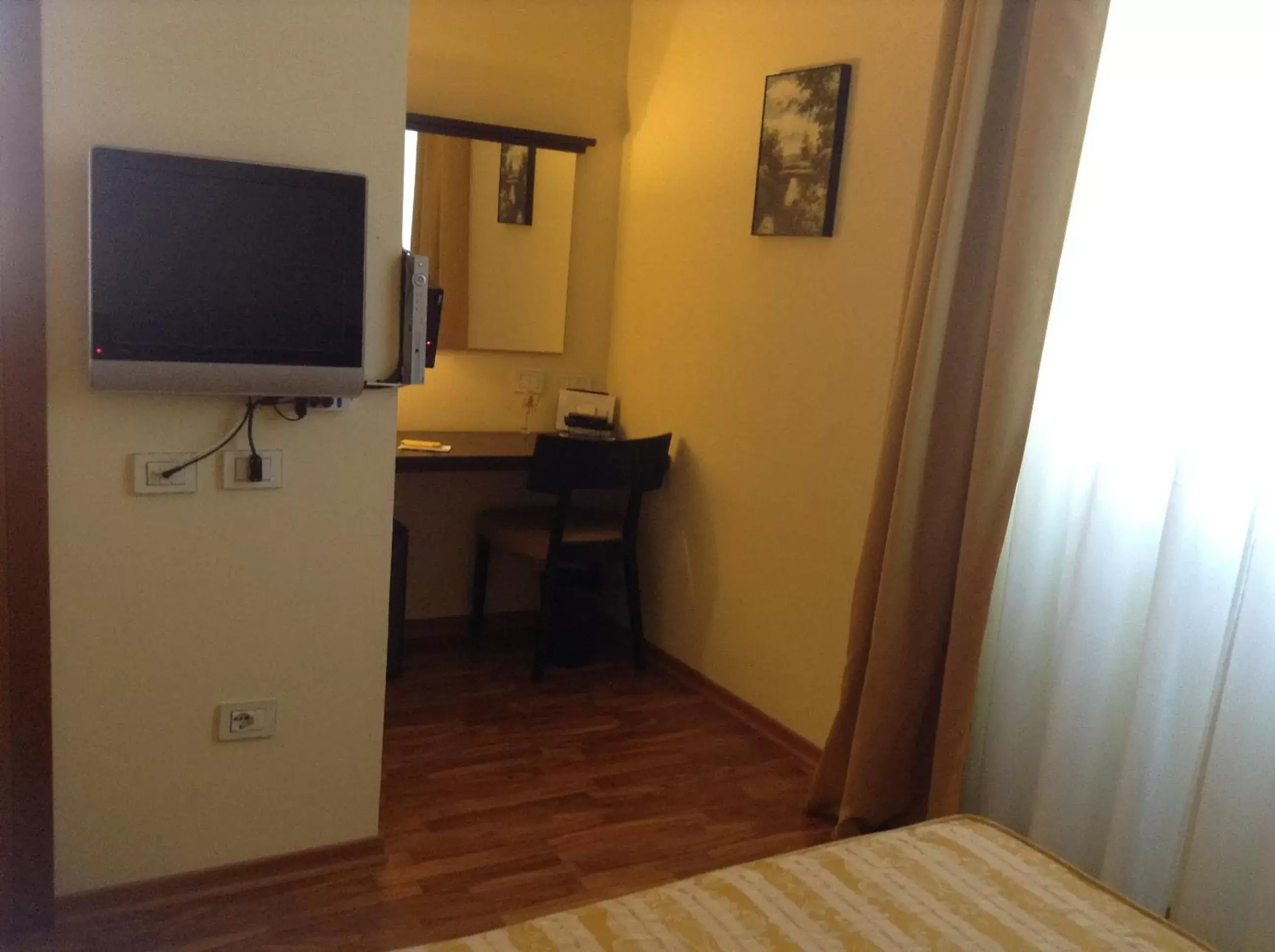 TV and multimedia, TV/Entertainment Center in Hotel Due Colonne