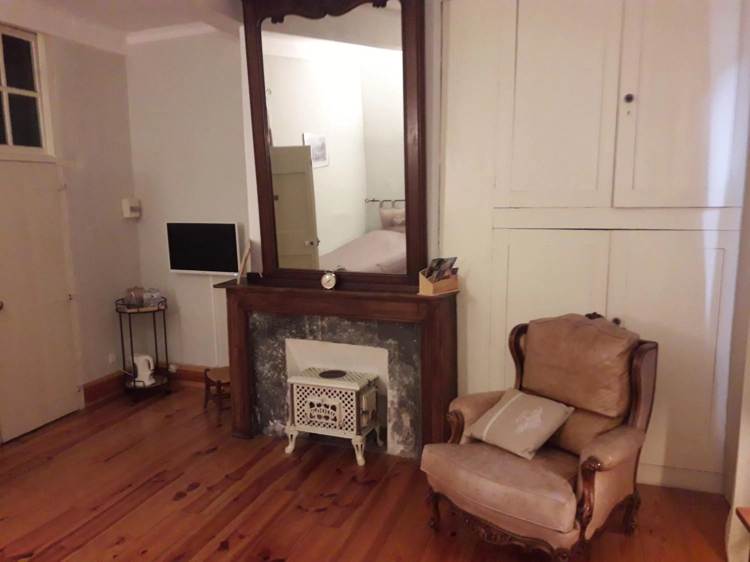 TV and multimedia in Chambres d'hôtes Belle Occitane