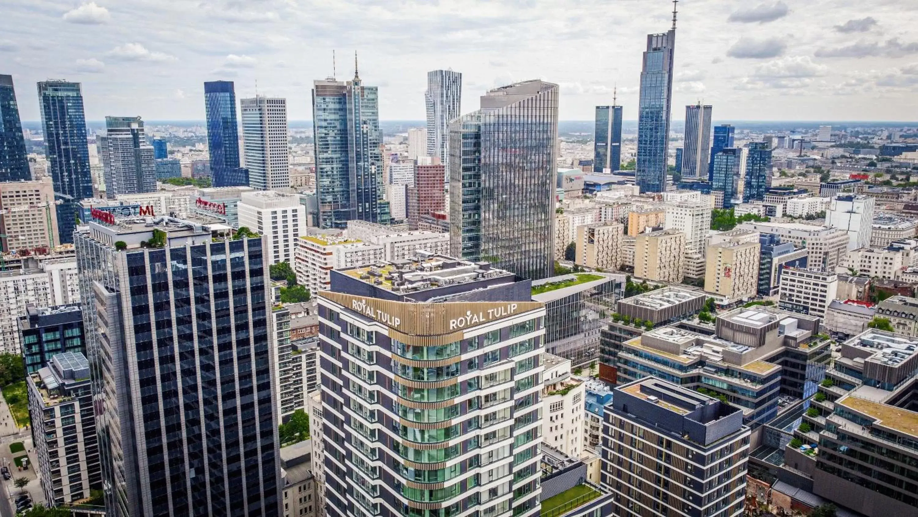 Property building, Bird's-eye View in Royal Tulip Warsaw Apartments