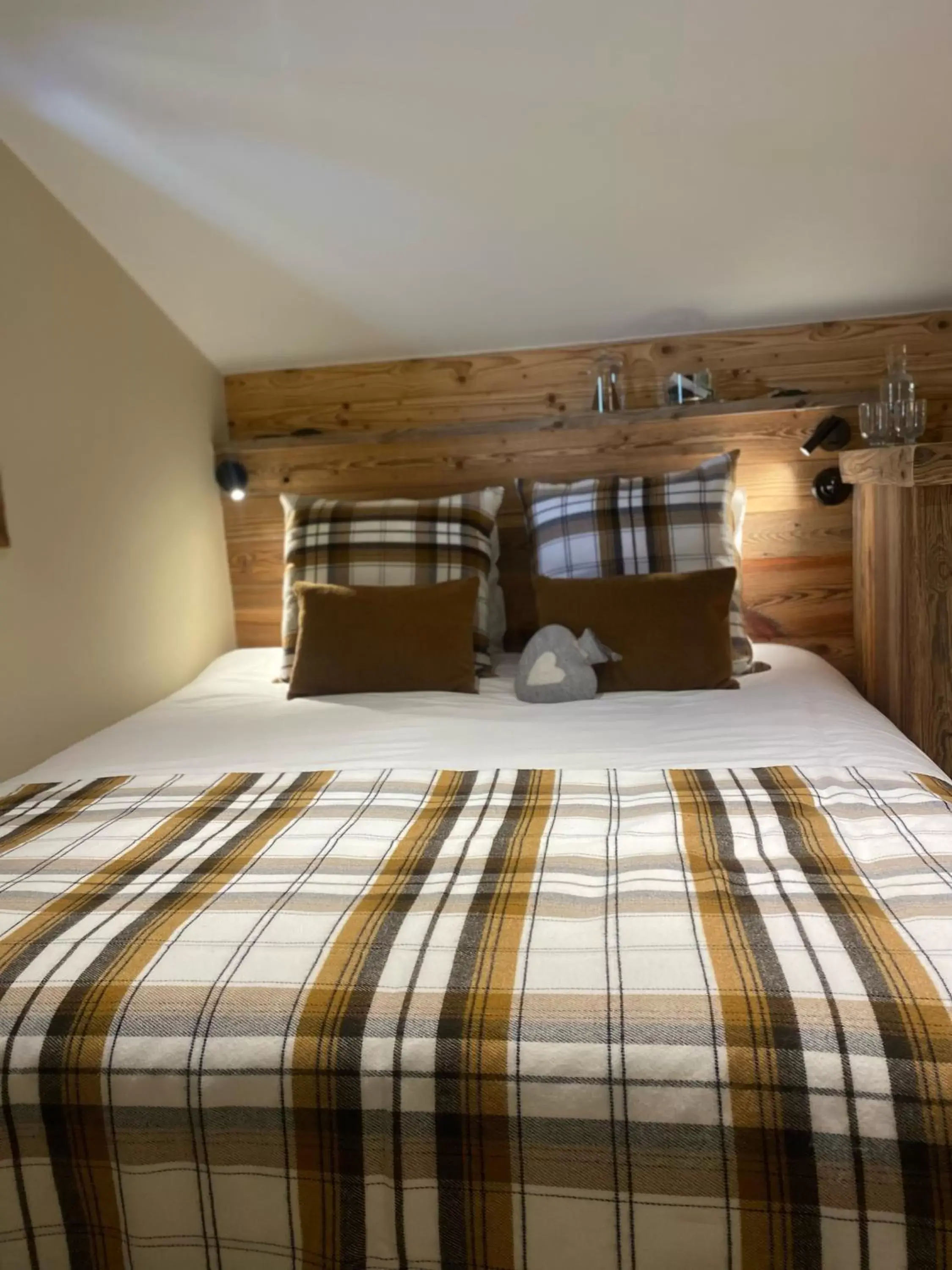 Small Atypical Chalet in Hôtel Restaurant La Ferme de Cupelin Small Atypical Chalet in Hôtel Restaurant La Ferme de Cupelin