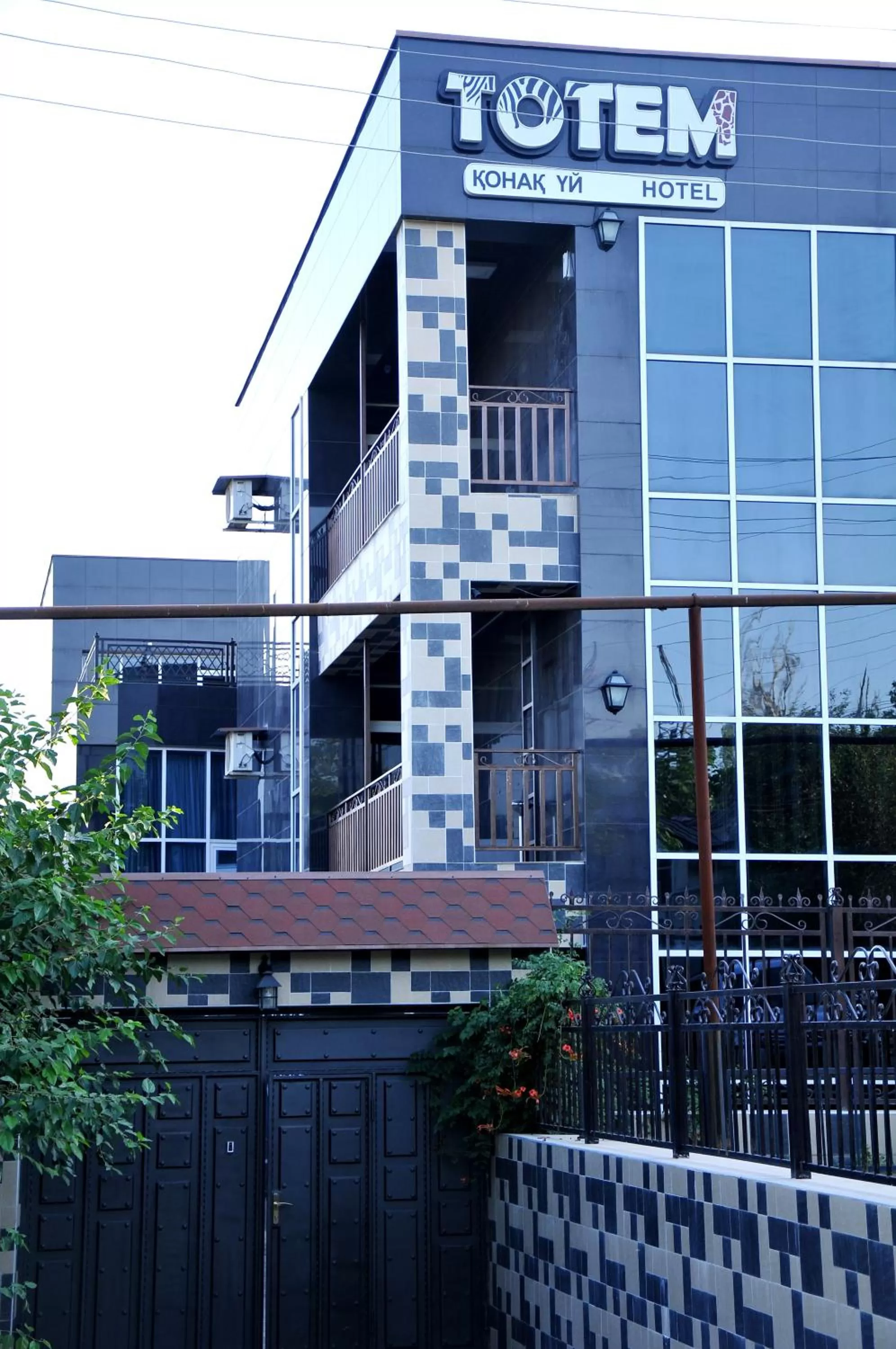 Facade/entrance in Totem Hotel