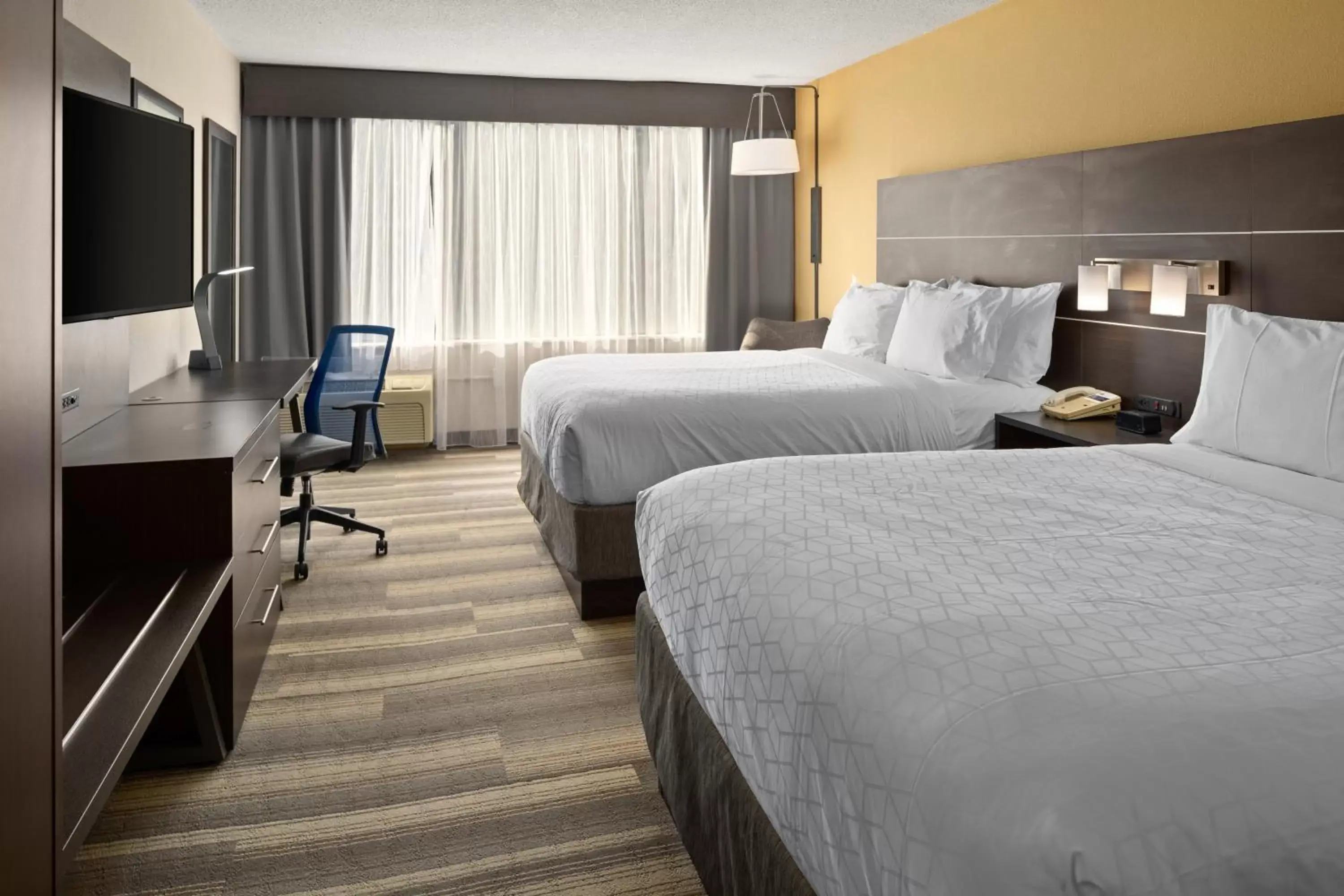 Photo of the whole room, Bed in Holiday Inn Express - Atlanta-Kennesaw, an IHG Hotel