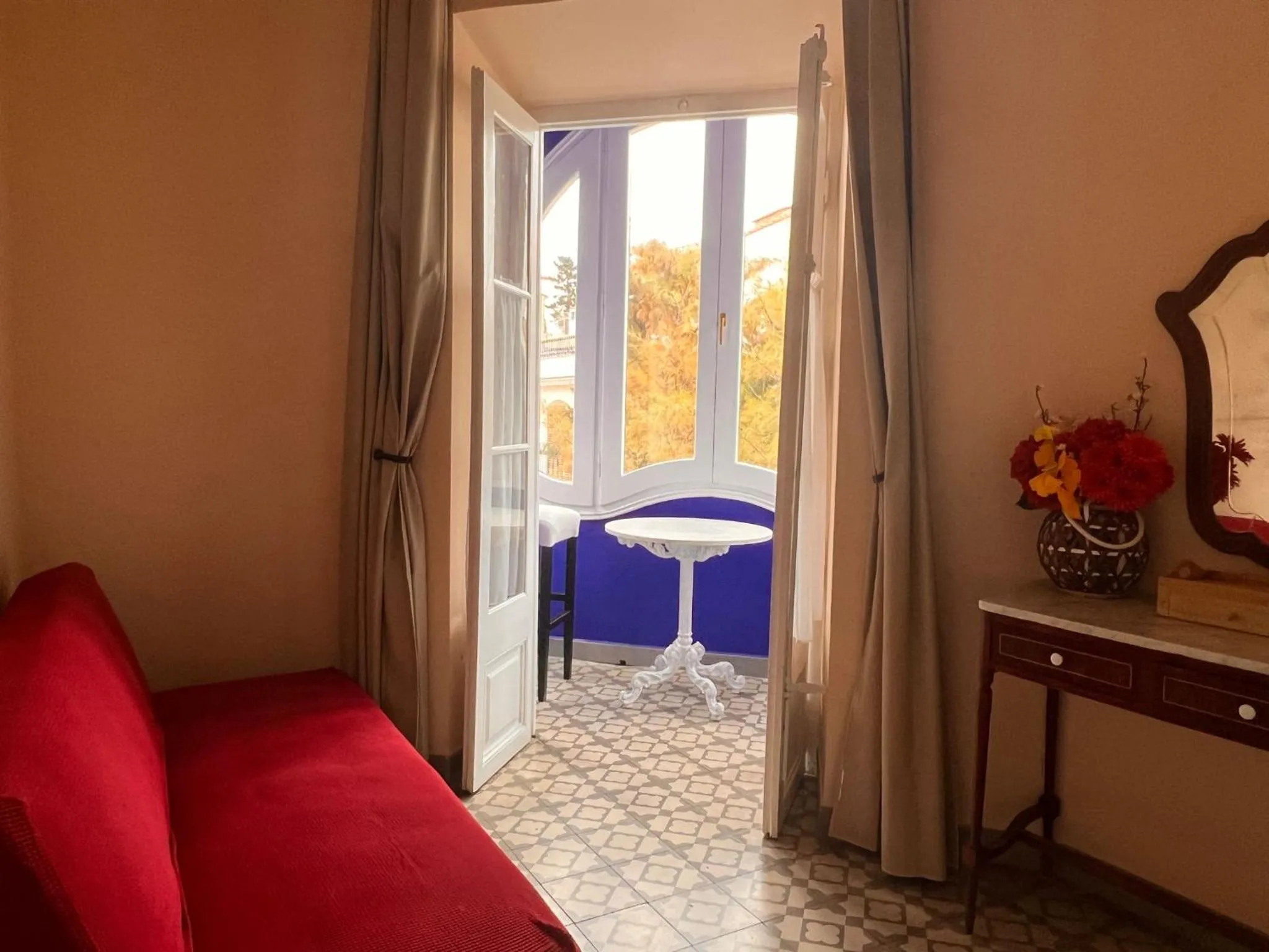 Seating area in Hotel Noucentista