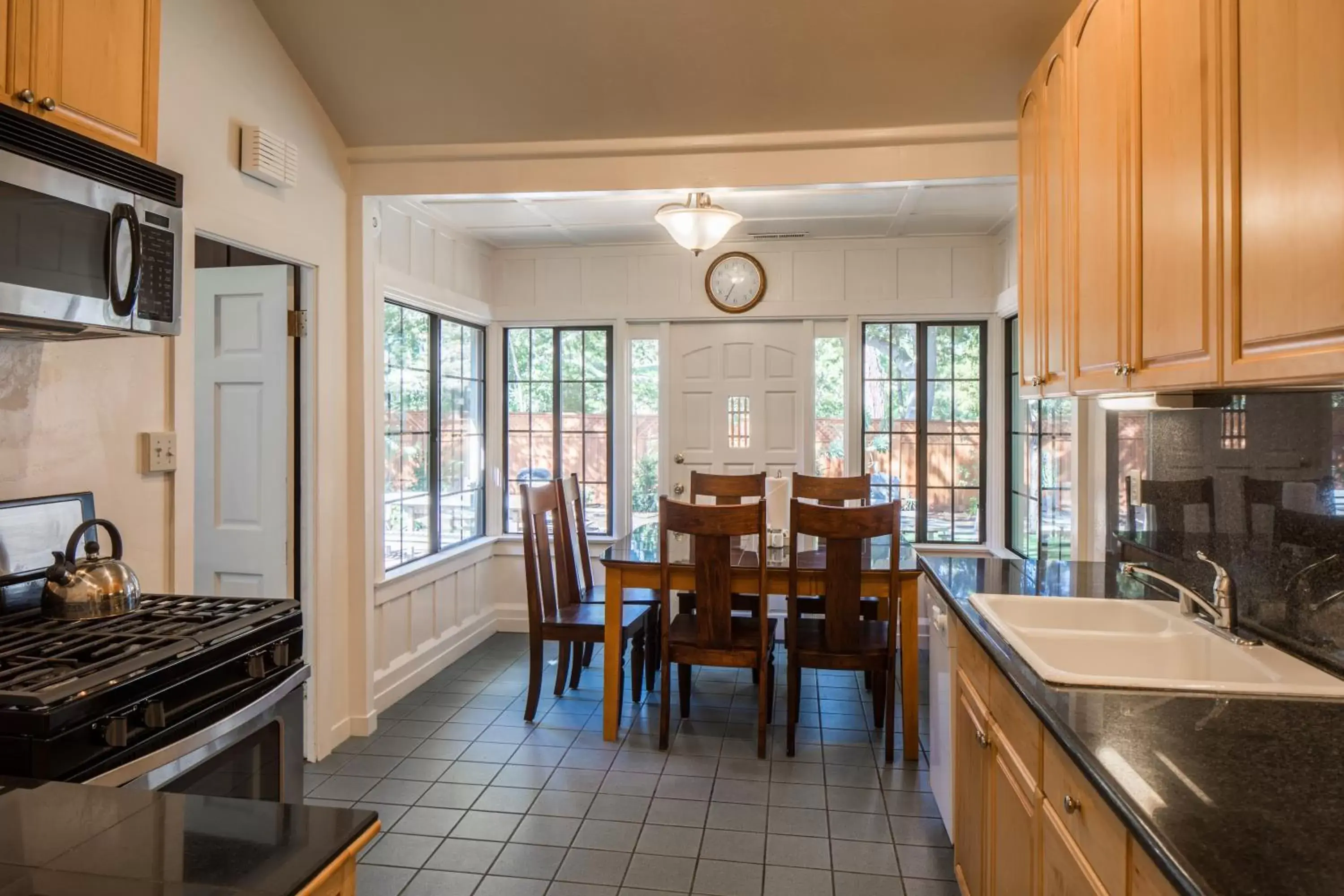 Kitchen or kitchenette, Restaurant/Places to Eat in Andril Fireplace Cottages