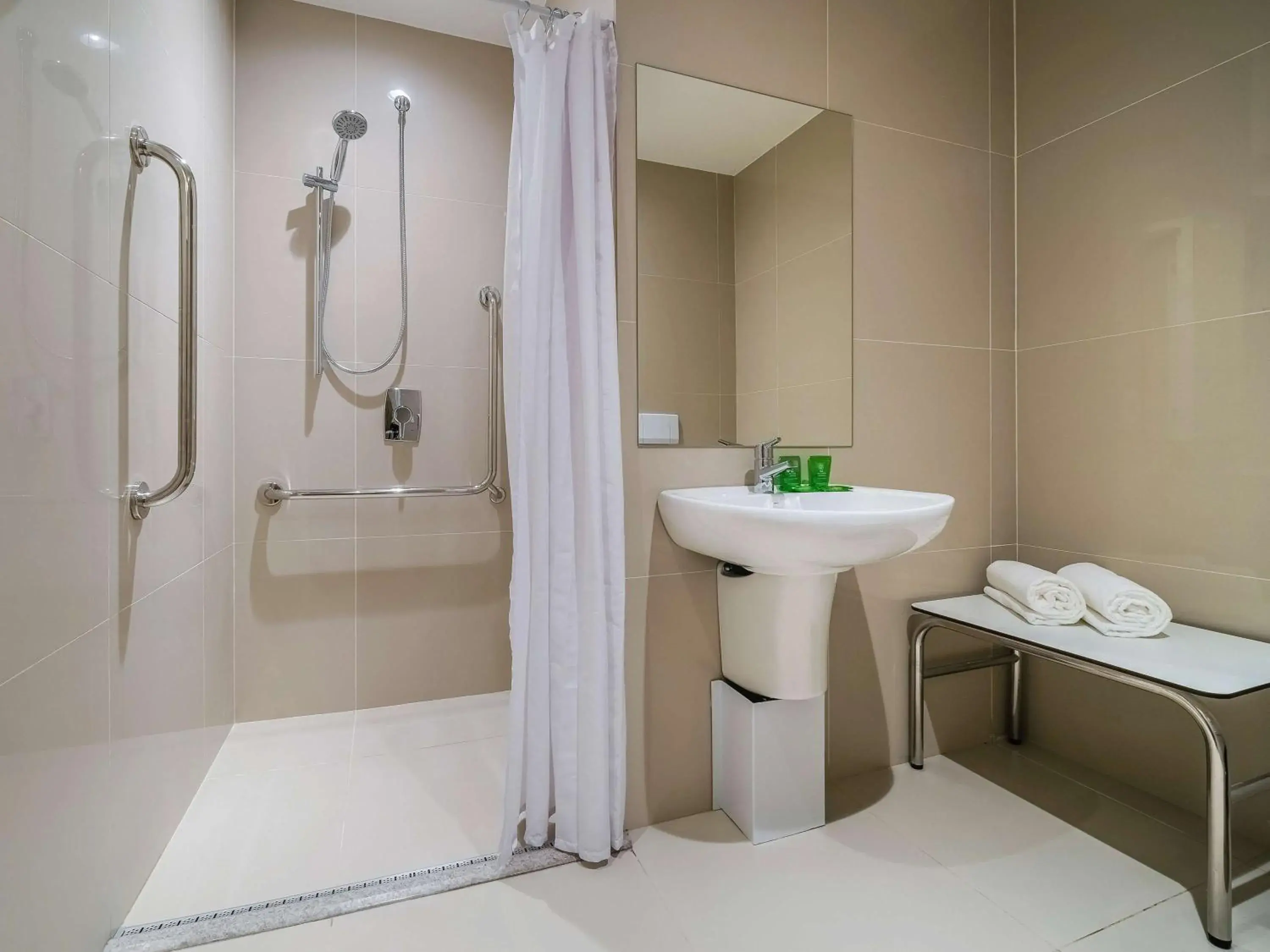 Photo of the whole room, Bathroom in ibis Styles SP Centro
