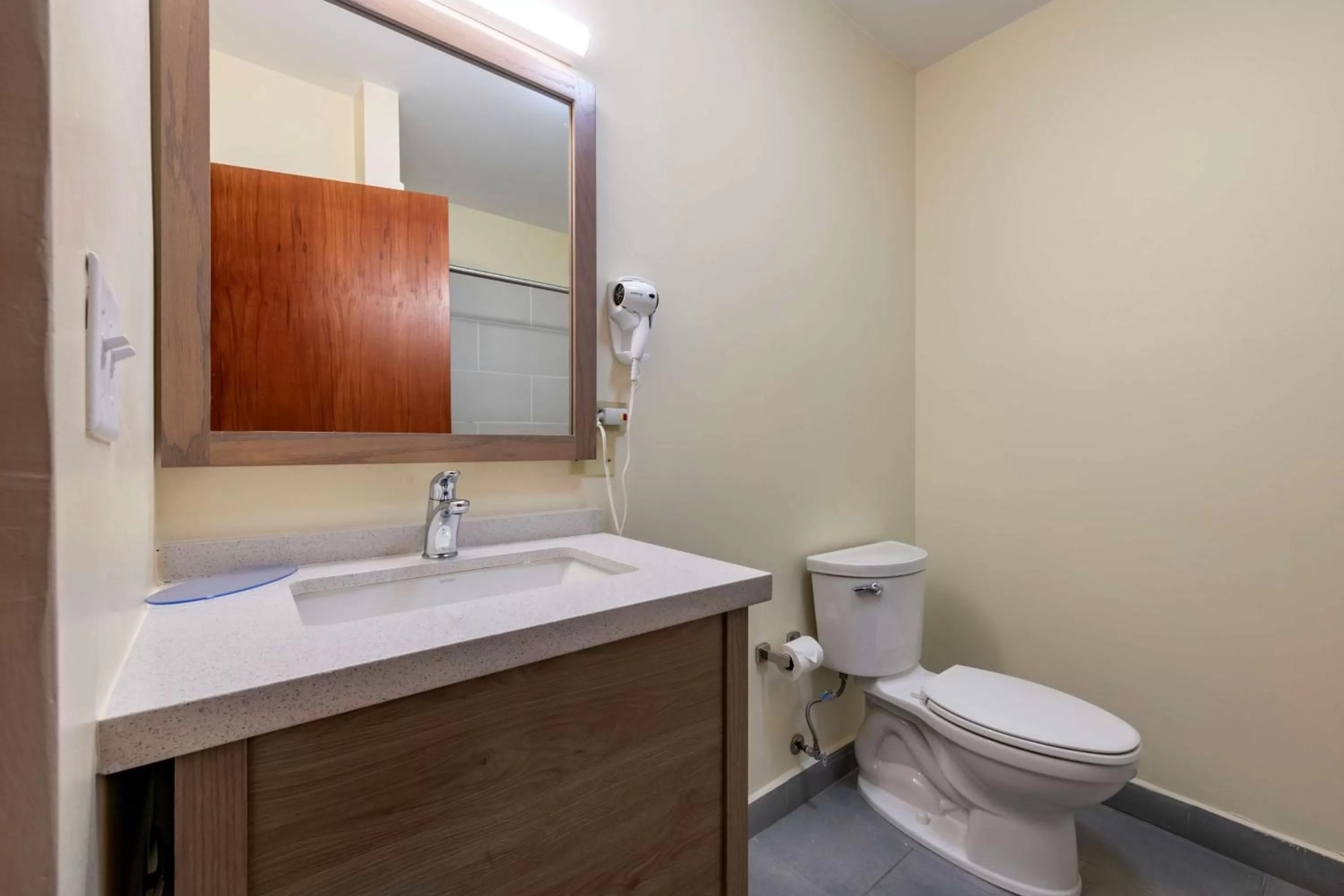 Bathroom in Hotel Mayaguez Plaza, BW Signature Collection