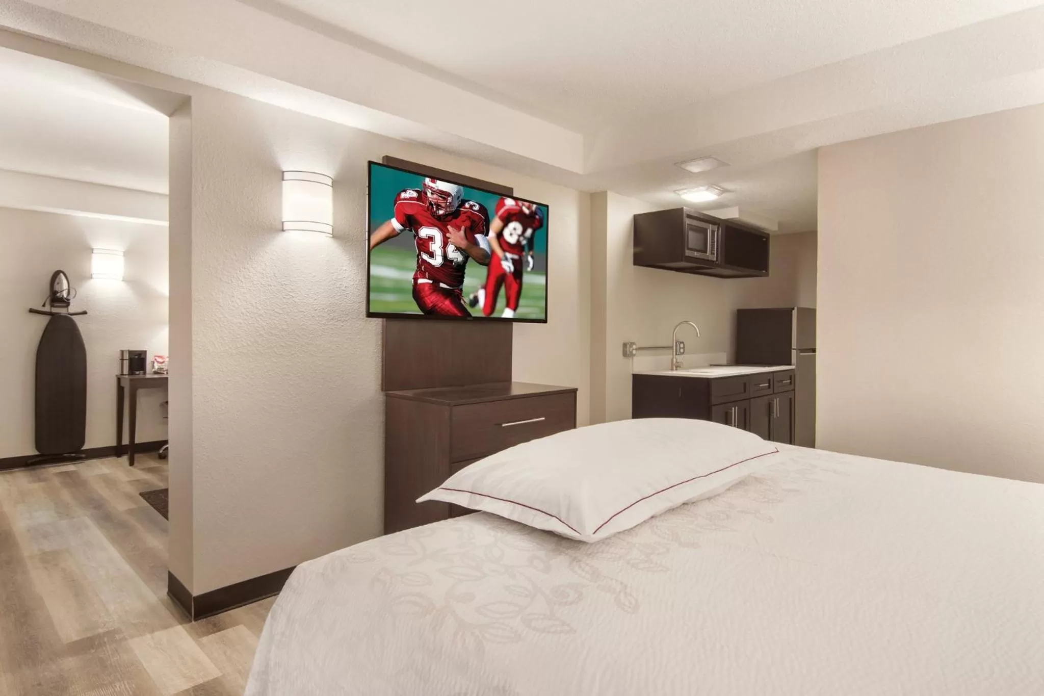 Photo of the whole room, Bed in Red Roof Inn PLUS & Suites Erie