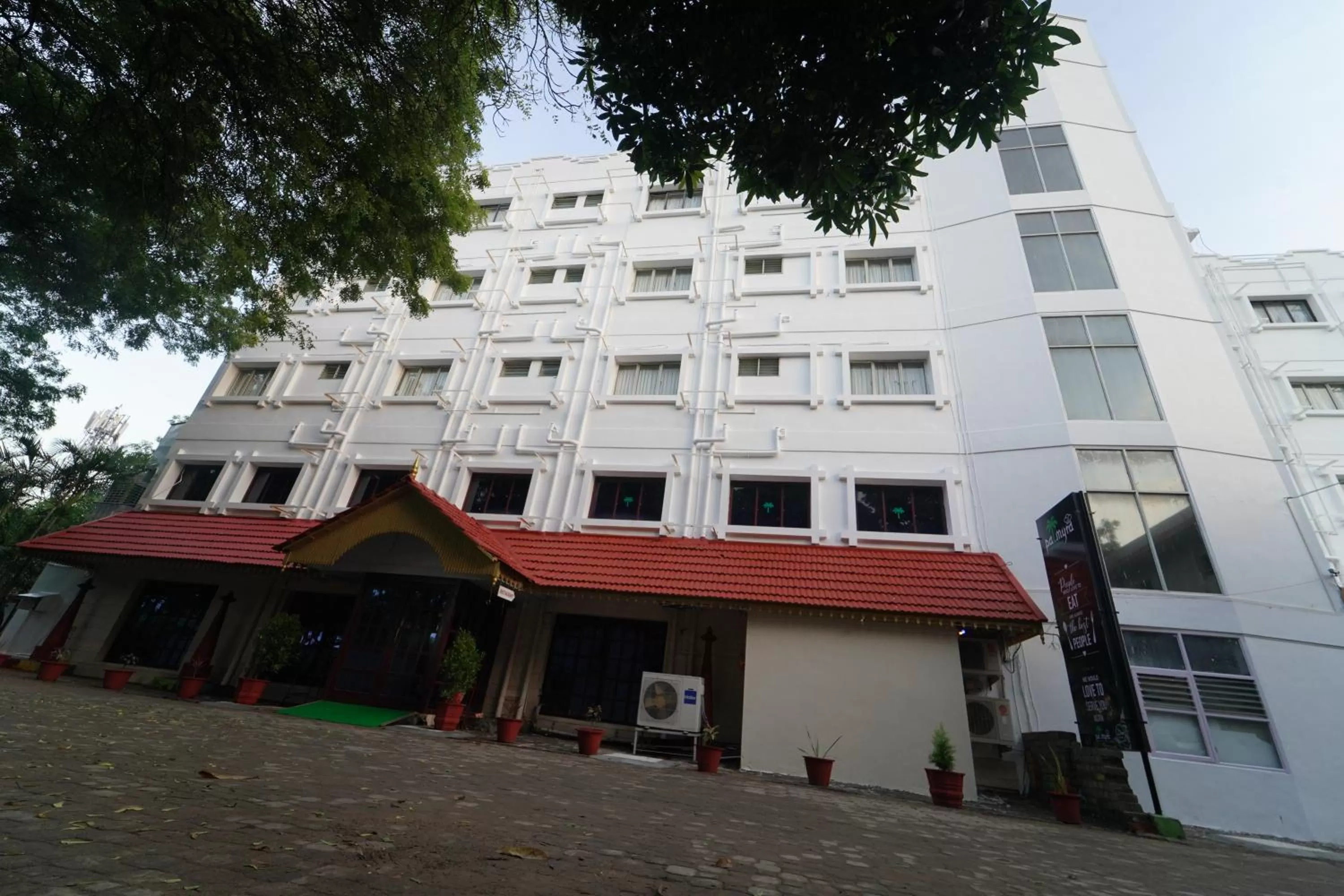 Property building in Hotel Palmyra Grand Inn