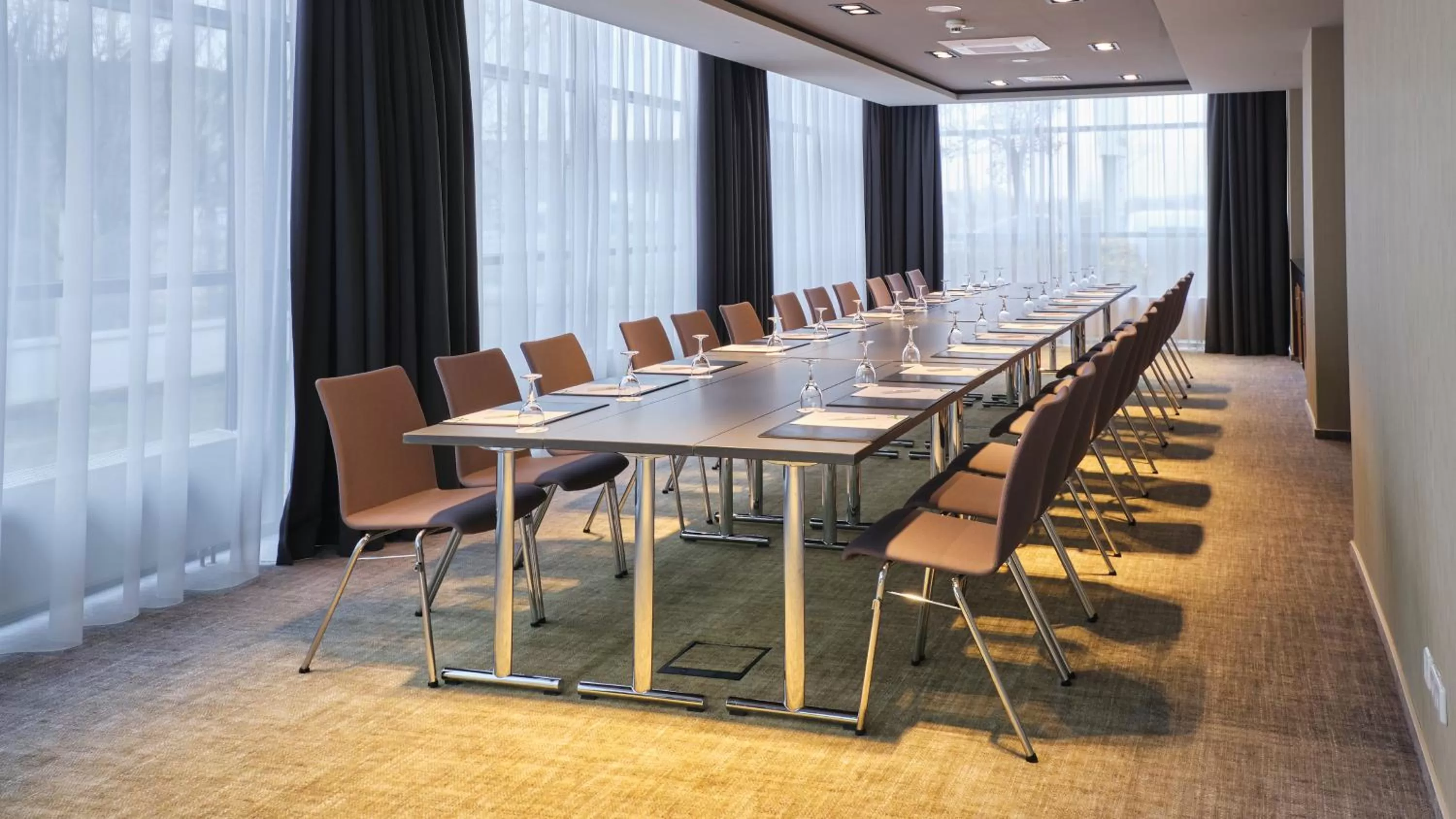 Meeting/conference room in Holiday Inn Berlin Airport - Conference Centre by IHG