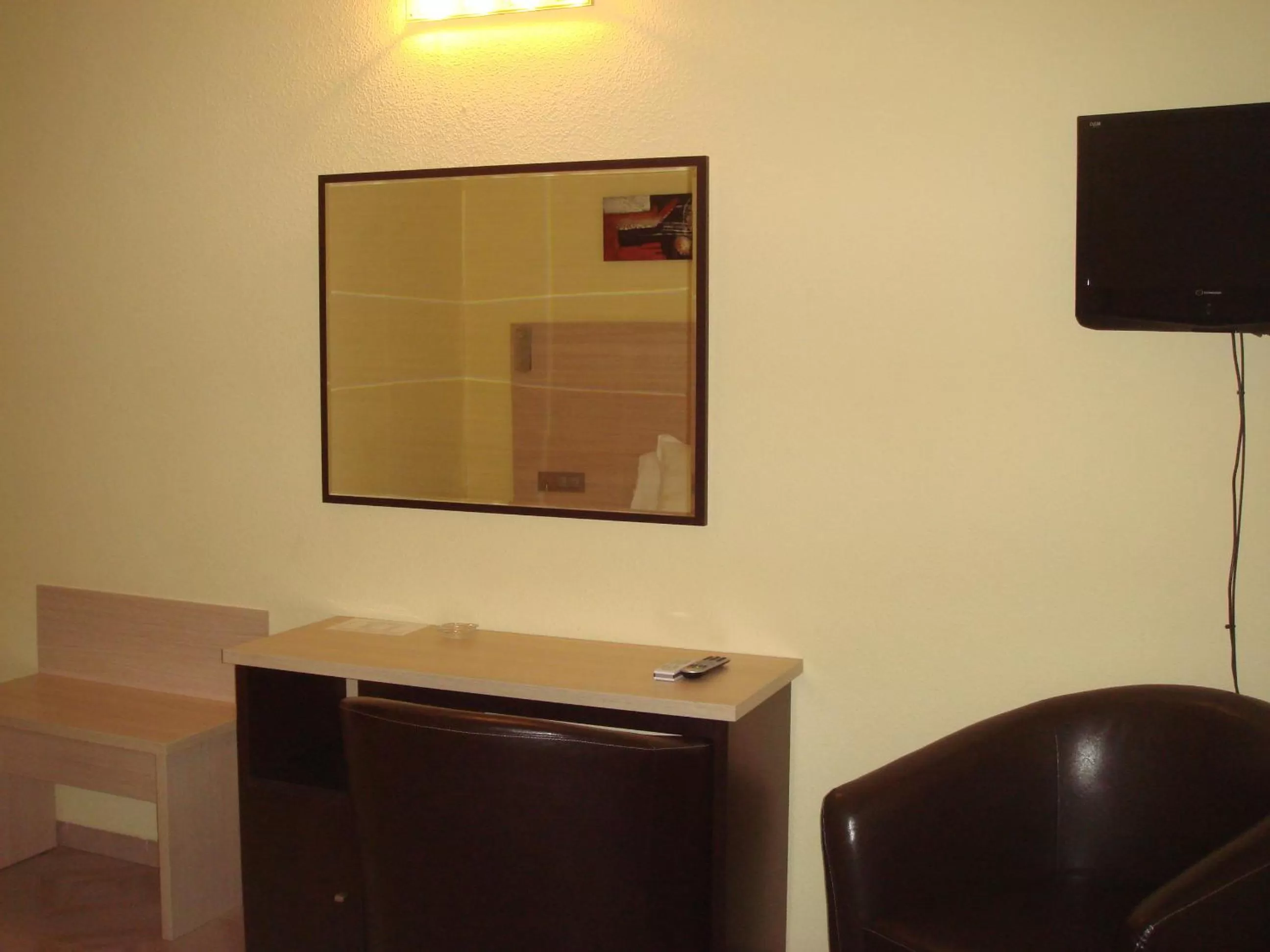 Seating area, TV/Entertainment Center in Hotel Oasis Familiar