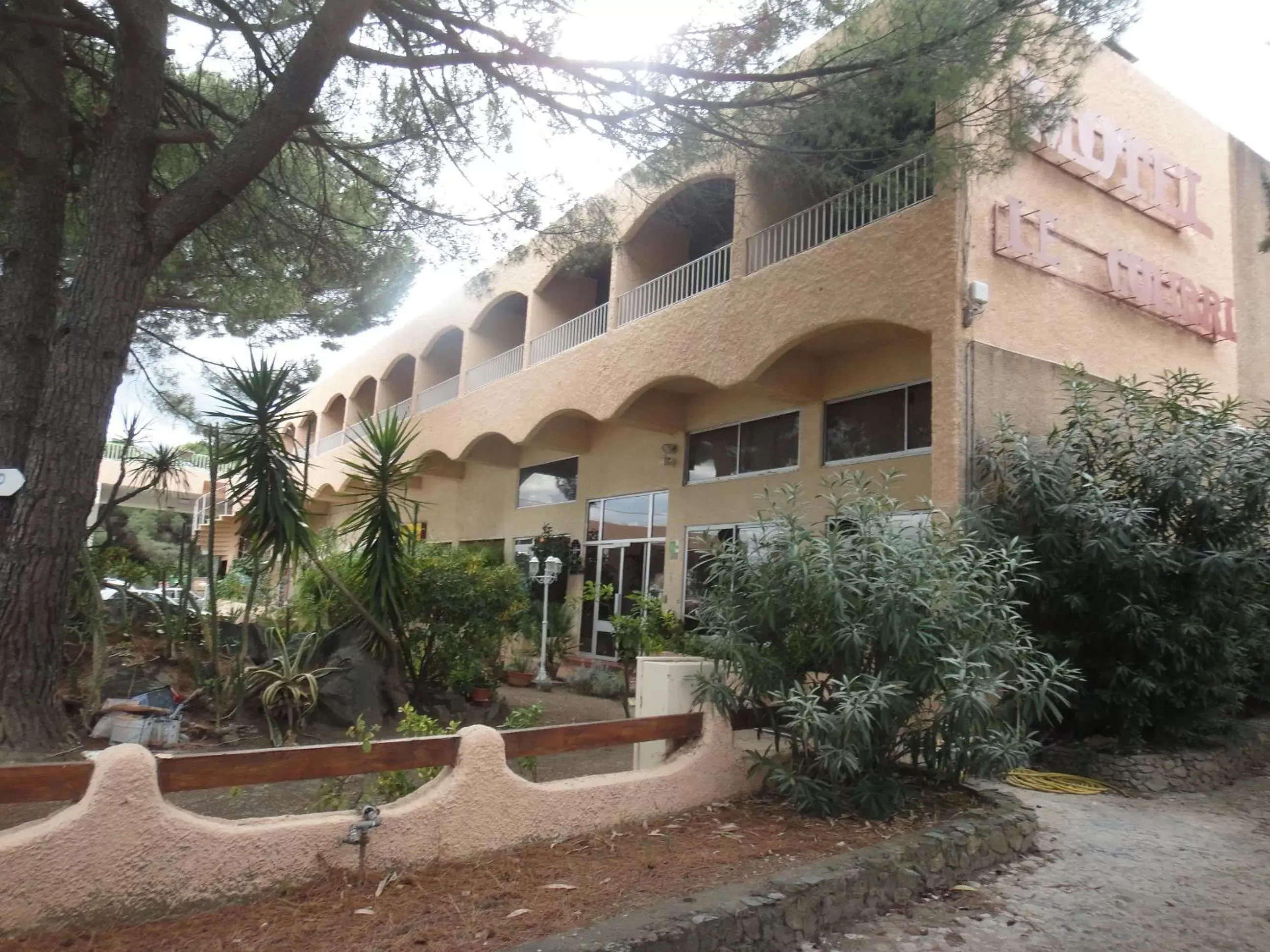 Facade/entrance, Property Building in Motel le Colibri