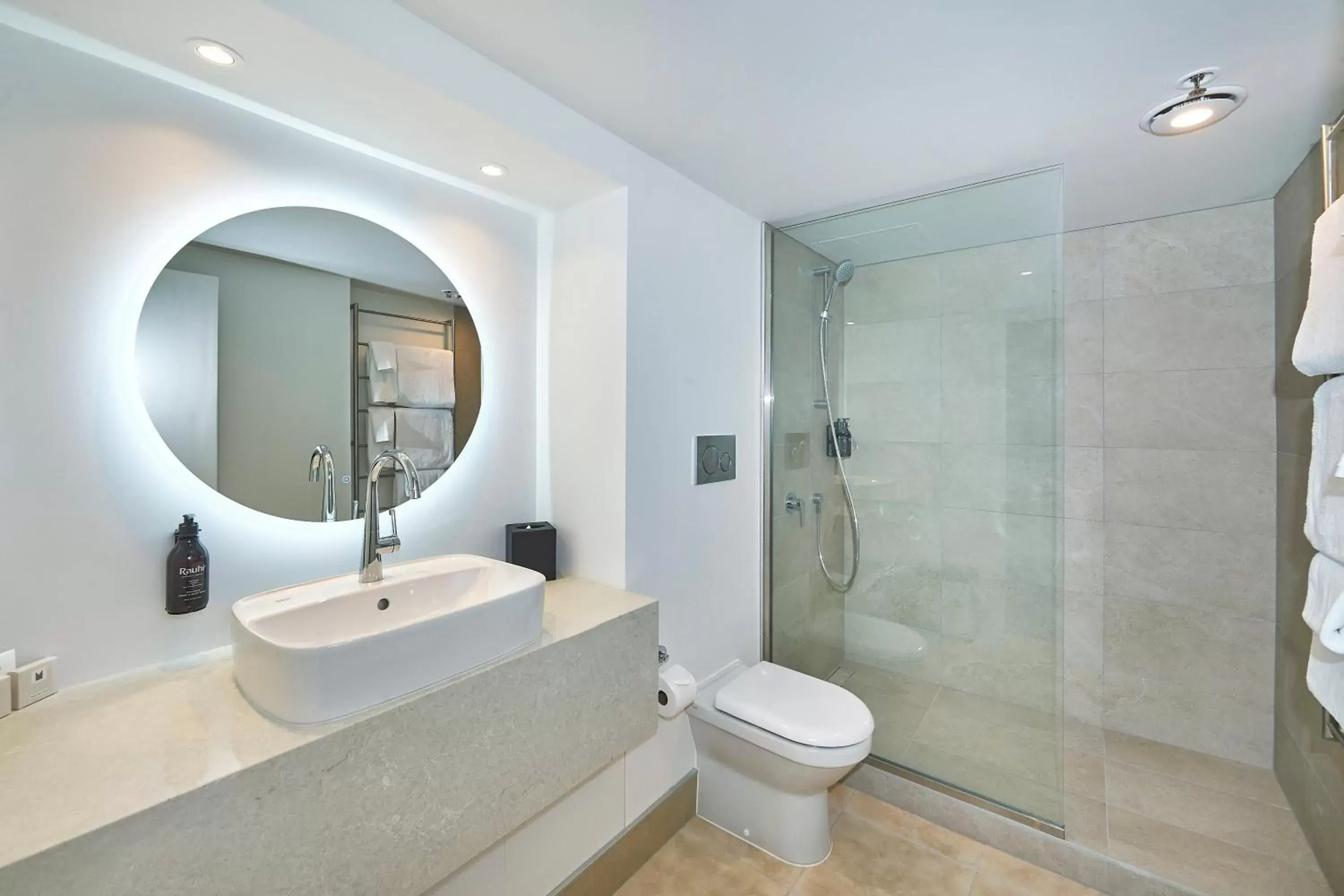 Bathroom in Millennium Hotel Rotorua Bathroom in Millennium Hotel Rotorua