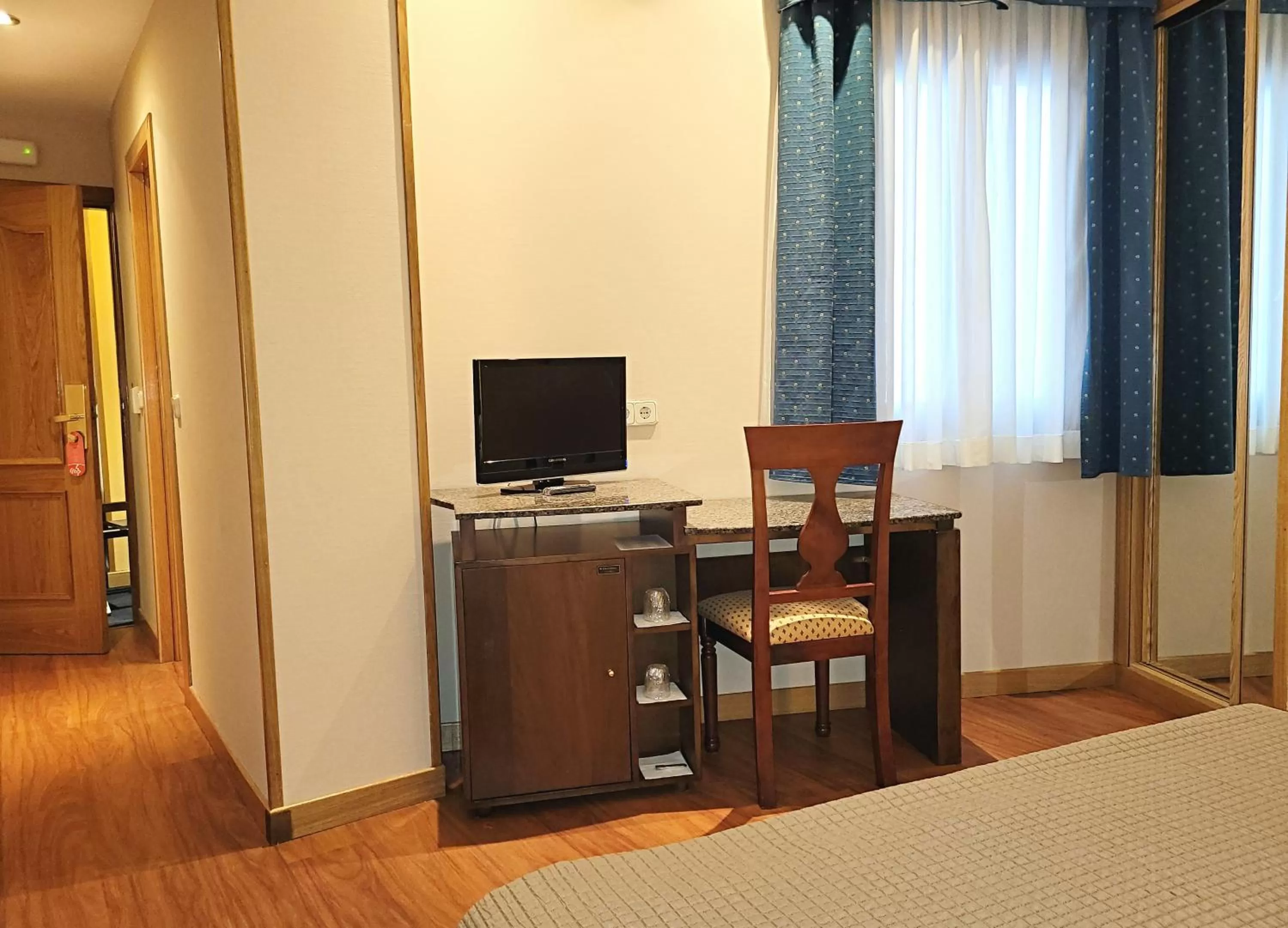 Photo of the whole room, Bed in Hotel Imperial