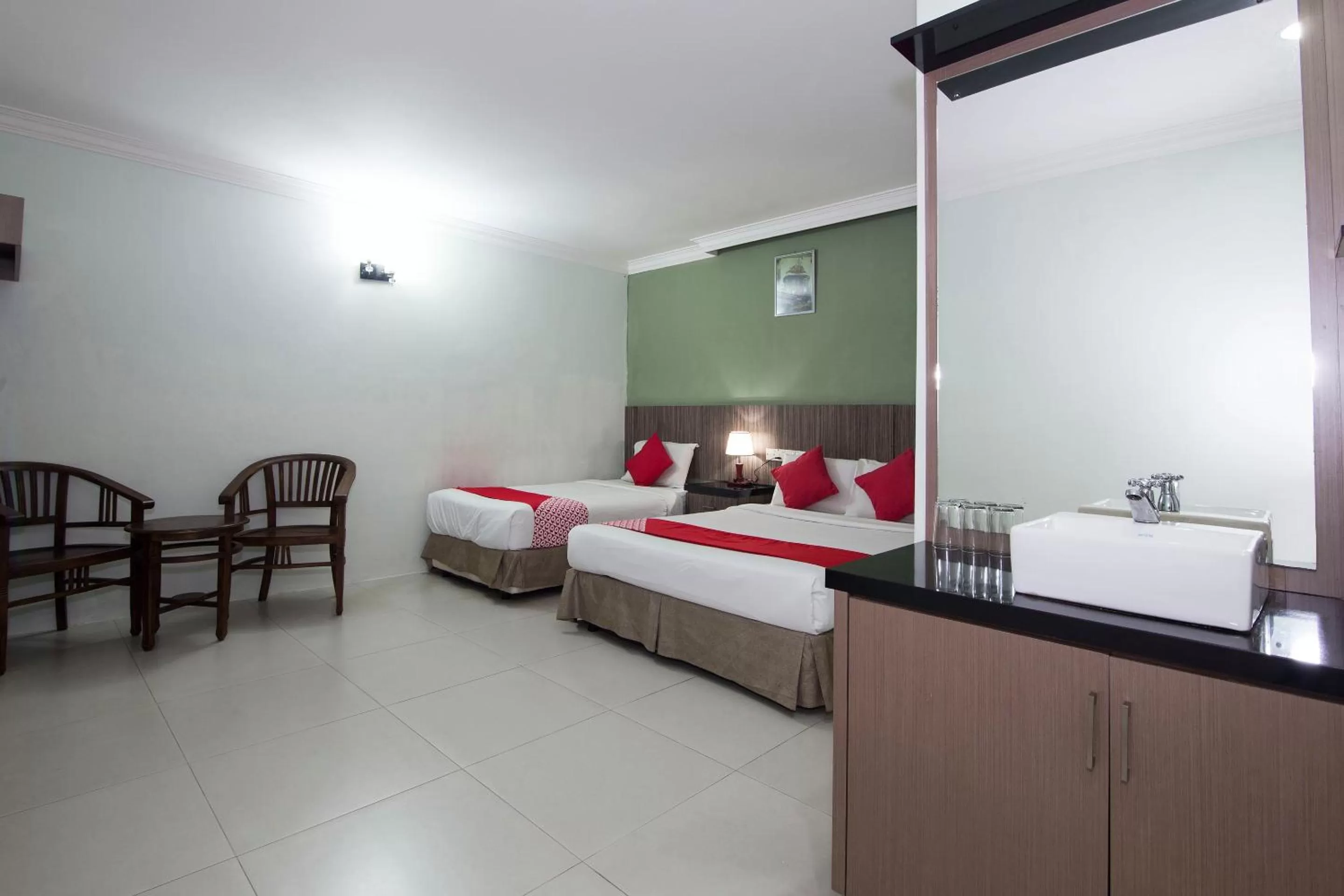 Bedroom, Bed in Crystal City Hotel