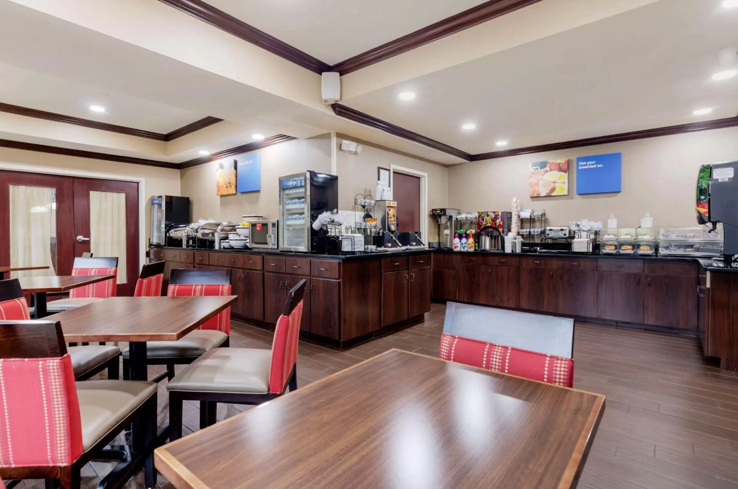 Breakfast, Restaurant/Places to Eat in Comfort Inn & Suites Hillsville I-77