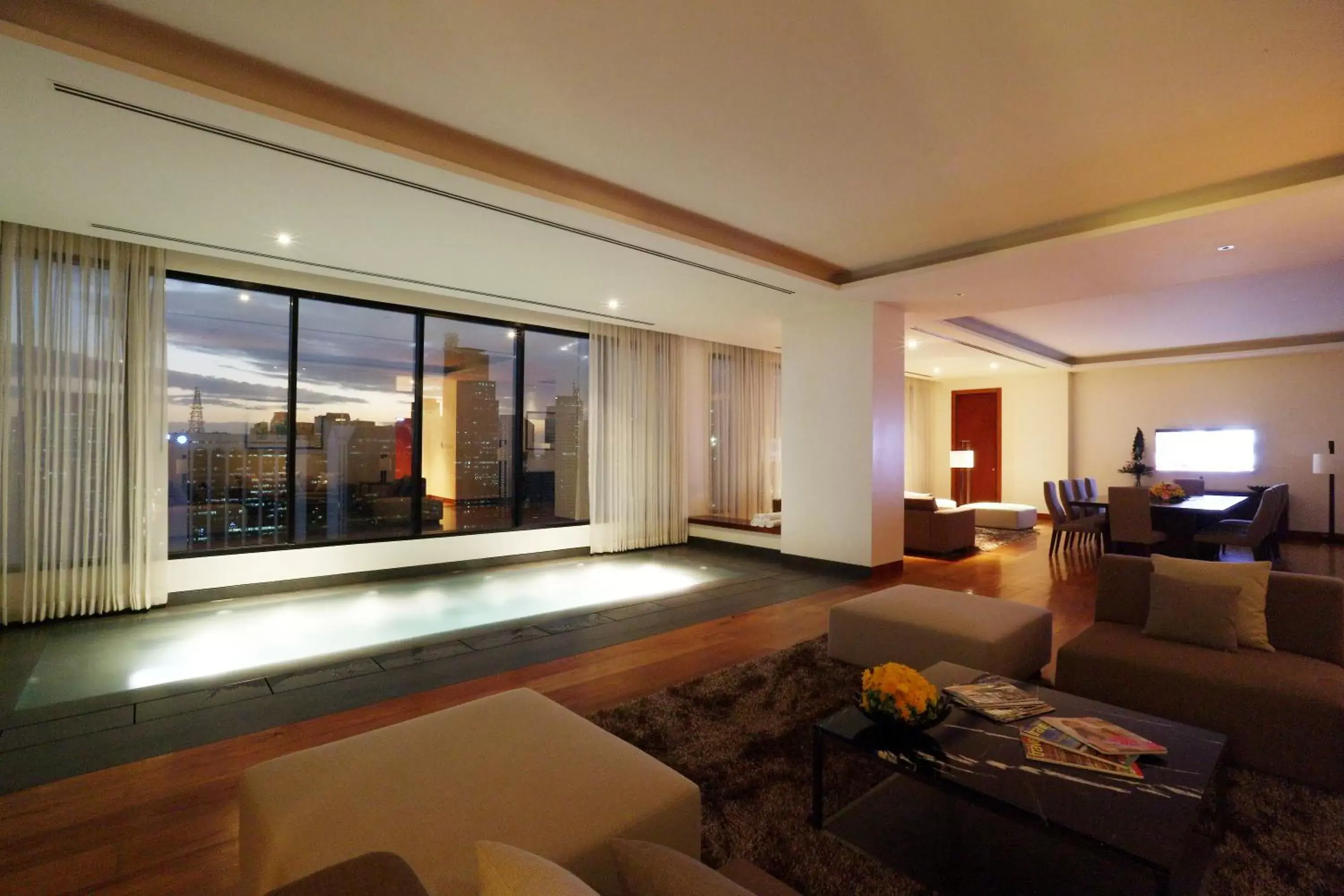 Living room, Seating Area in City Garden Grand Hotel