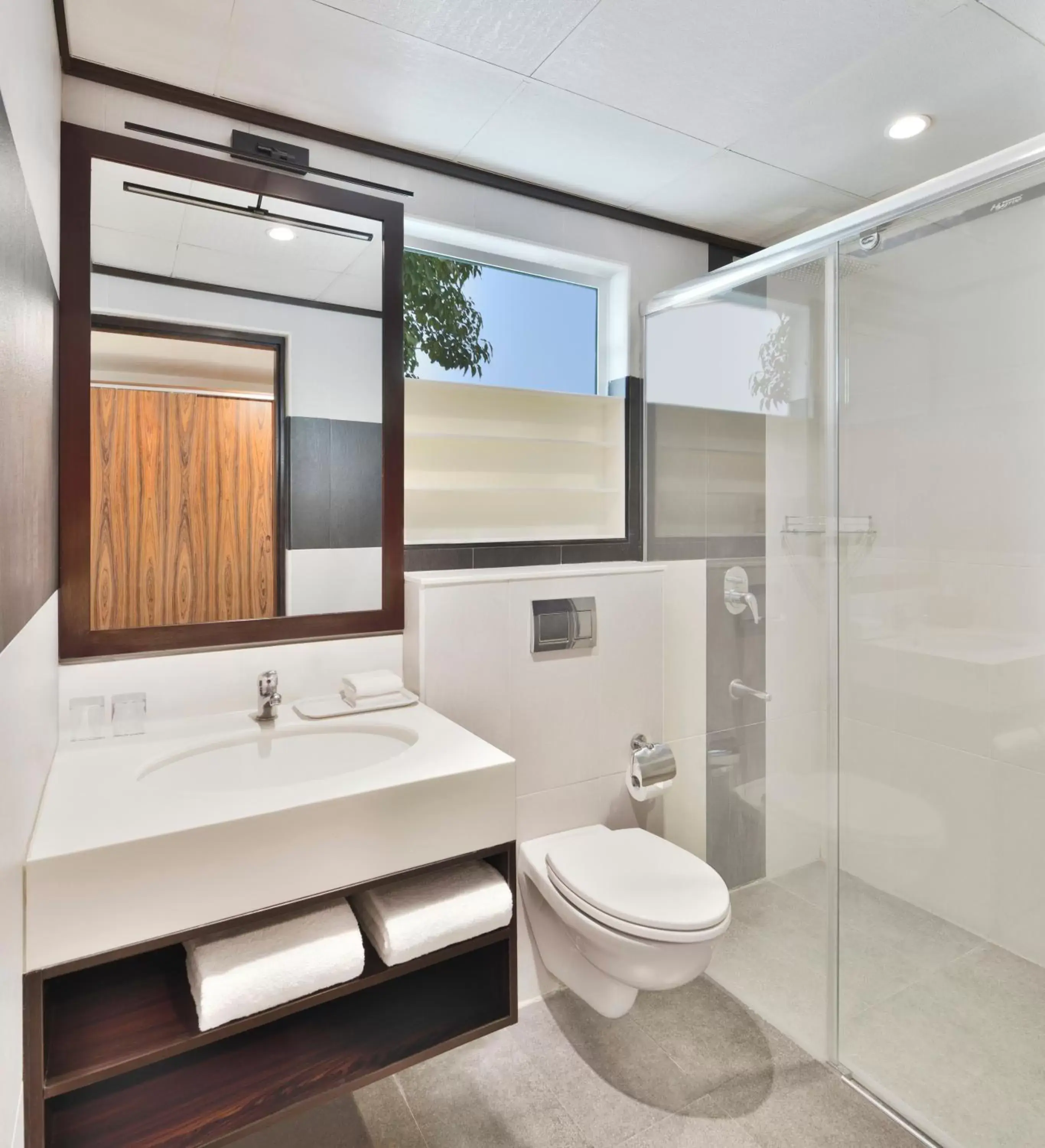 Bathroom in Four Points by Sheraton Mahabalipuram Resort & Convention Center