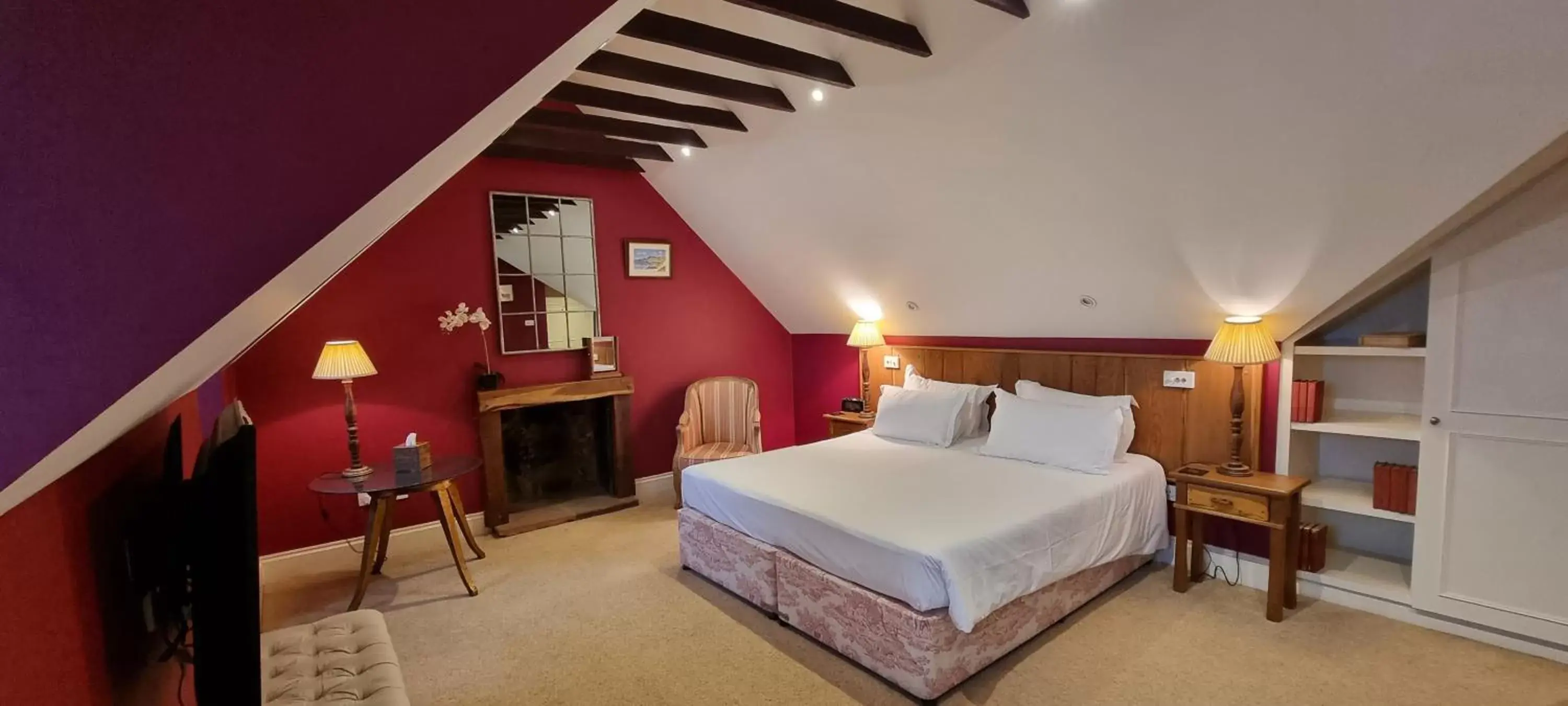 Bedroom, Bed in Buccleuch and Queensberry Arms Hotel