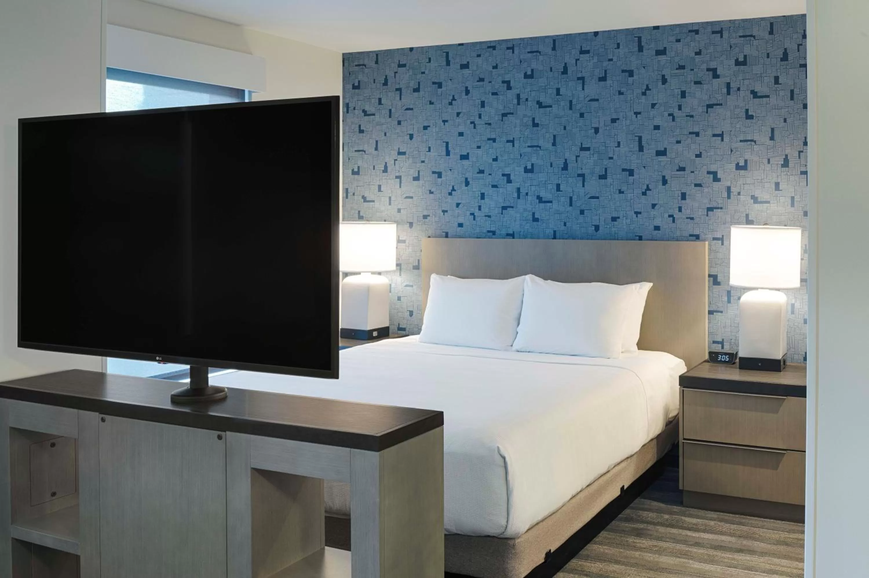 TV and multimedia, Bed in Hyatt House Columbus OSU Short North