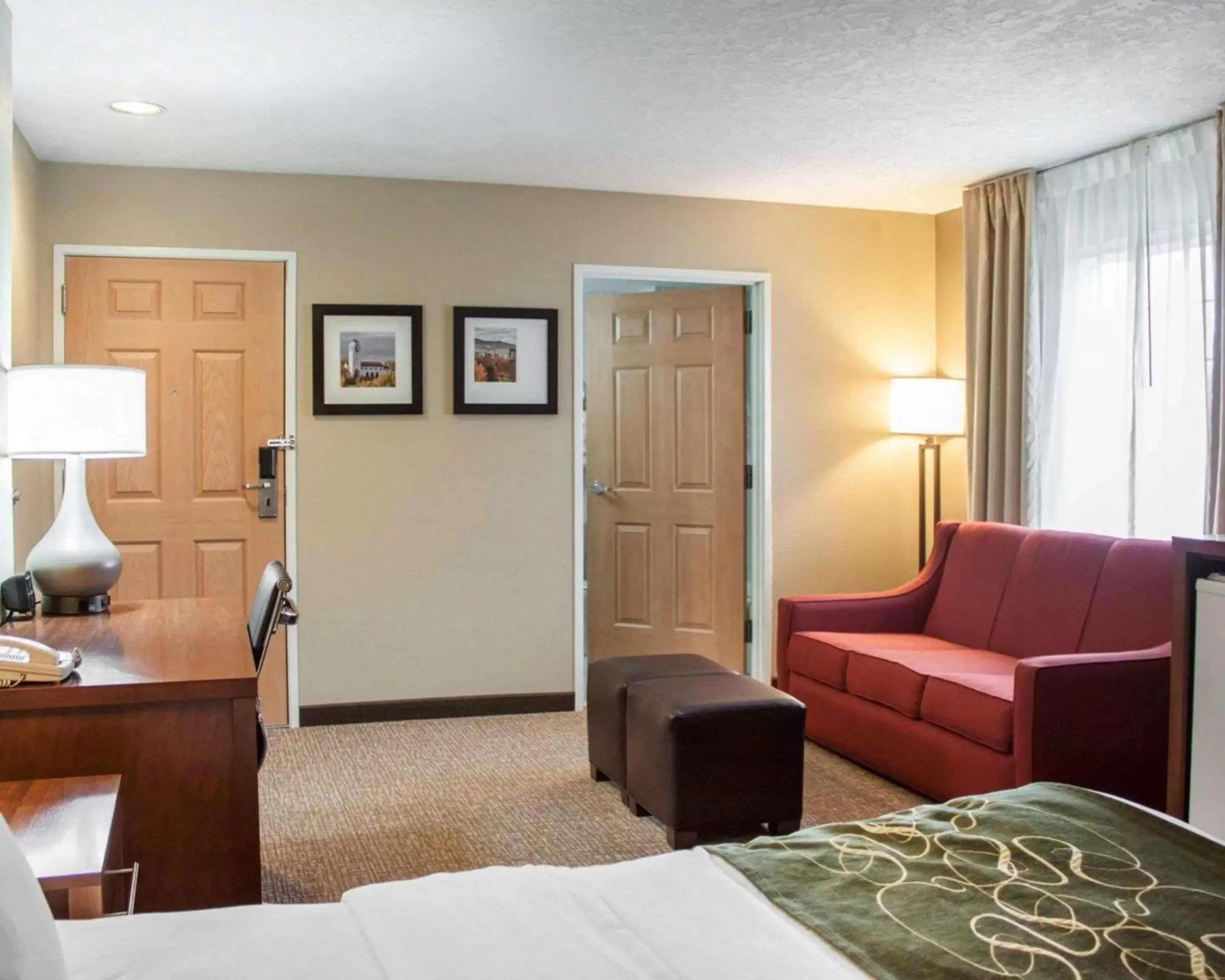 Photo of the whole room, Seating Area in Comfort Suites Boise Airport