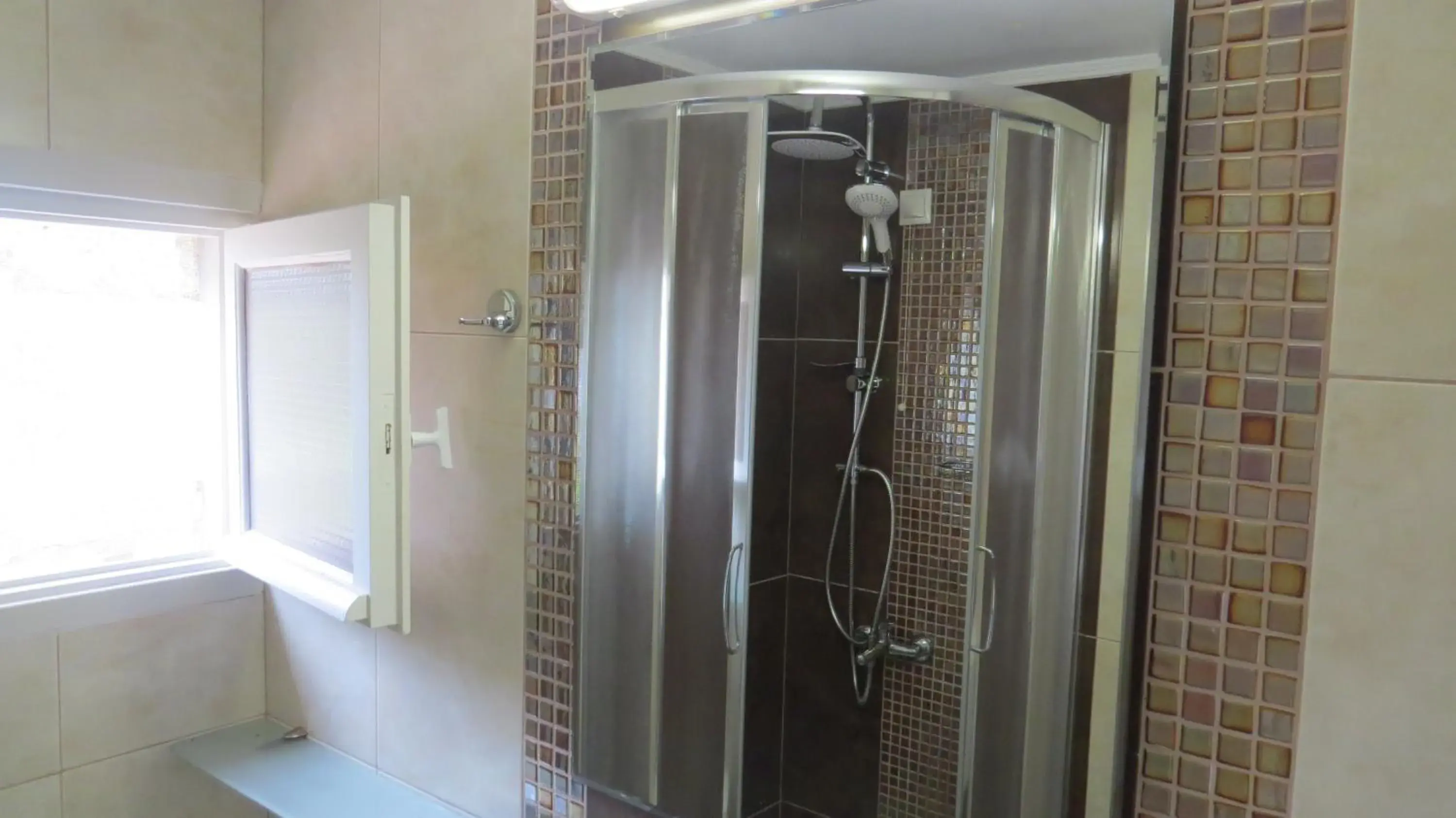 Shower, Bathroom in Medusa Villa