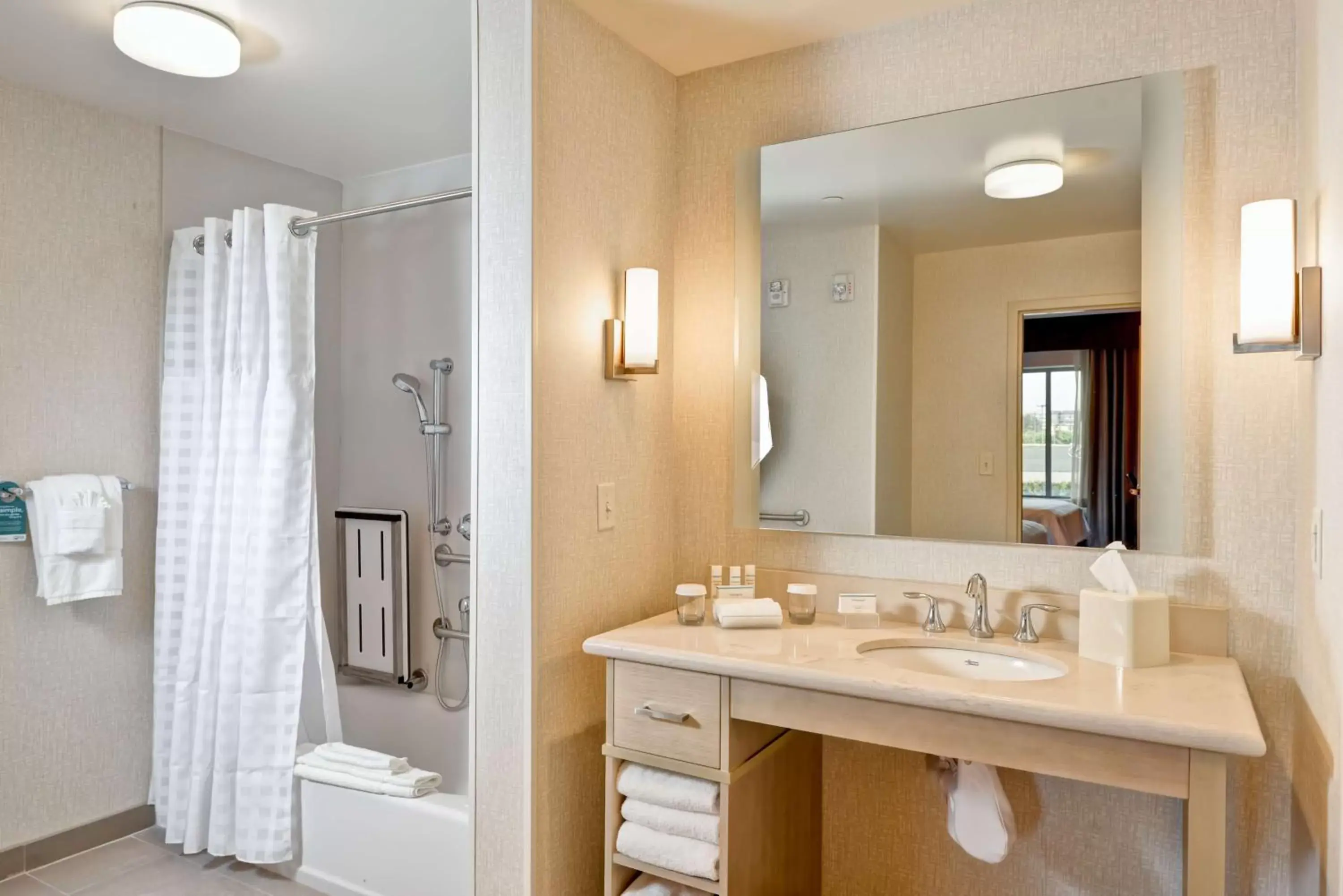 Bathroom in Homewood Suites by Hilton Anaheim Conv Ctr/Disneyland Main