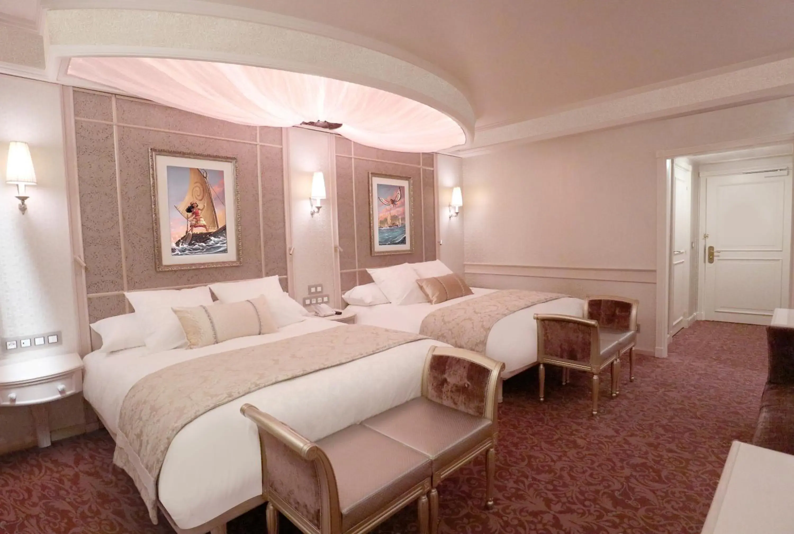 Bedroom, Bed in Disneyland Hotel + Tickets