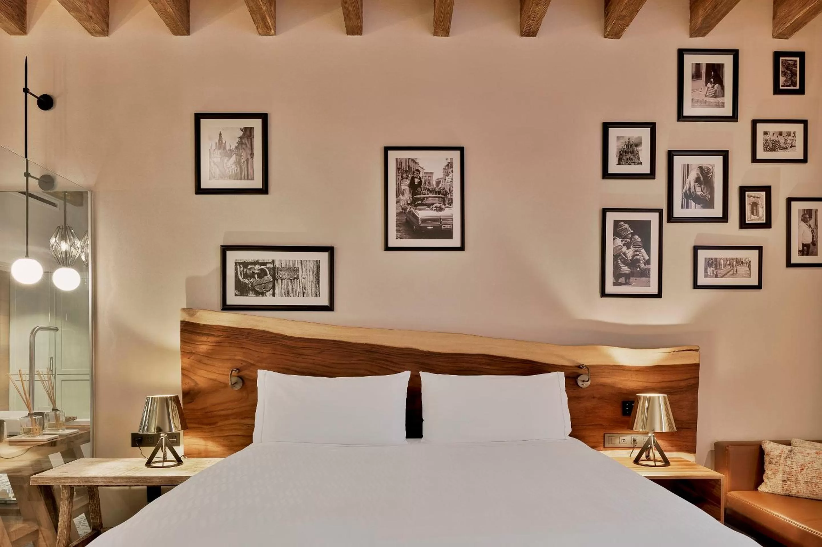 Bedroom, Bed in Live Aqua San Miguel de Allende