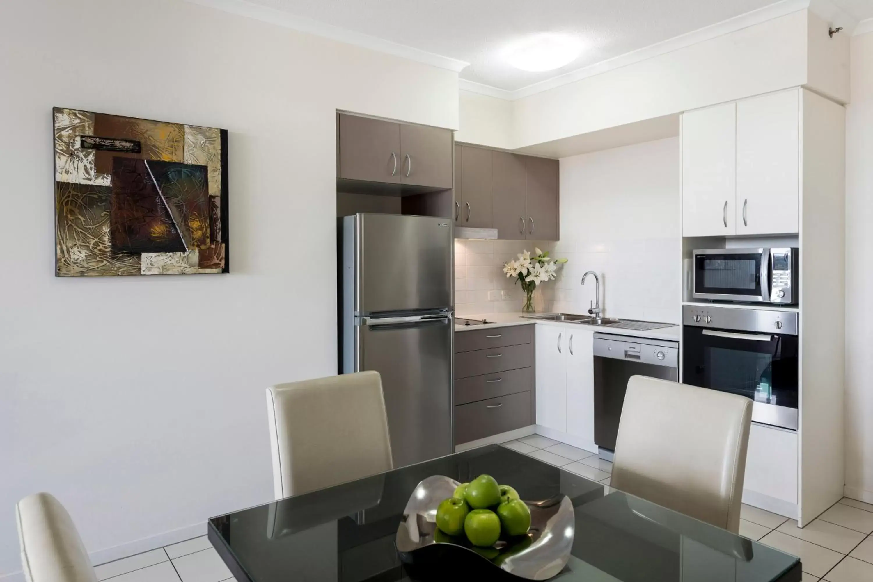 Kitchen or kitchenette, Kitchen/Kitchenette in Oaks Ipswich Aspire Suites