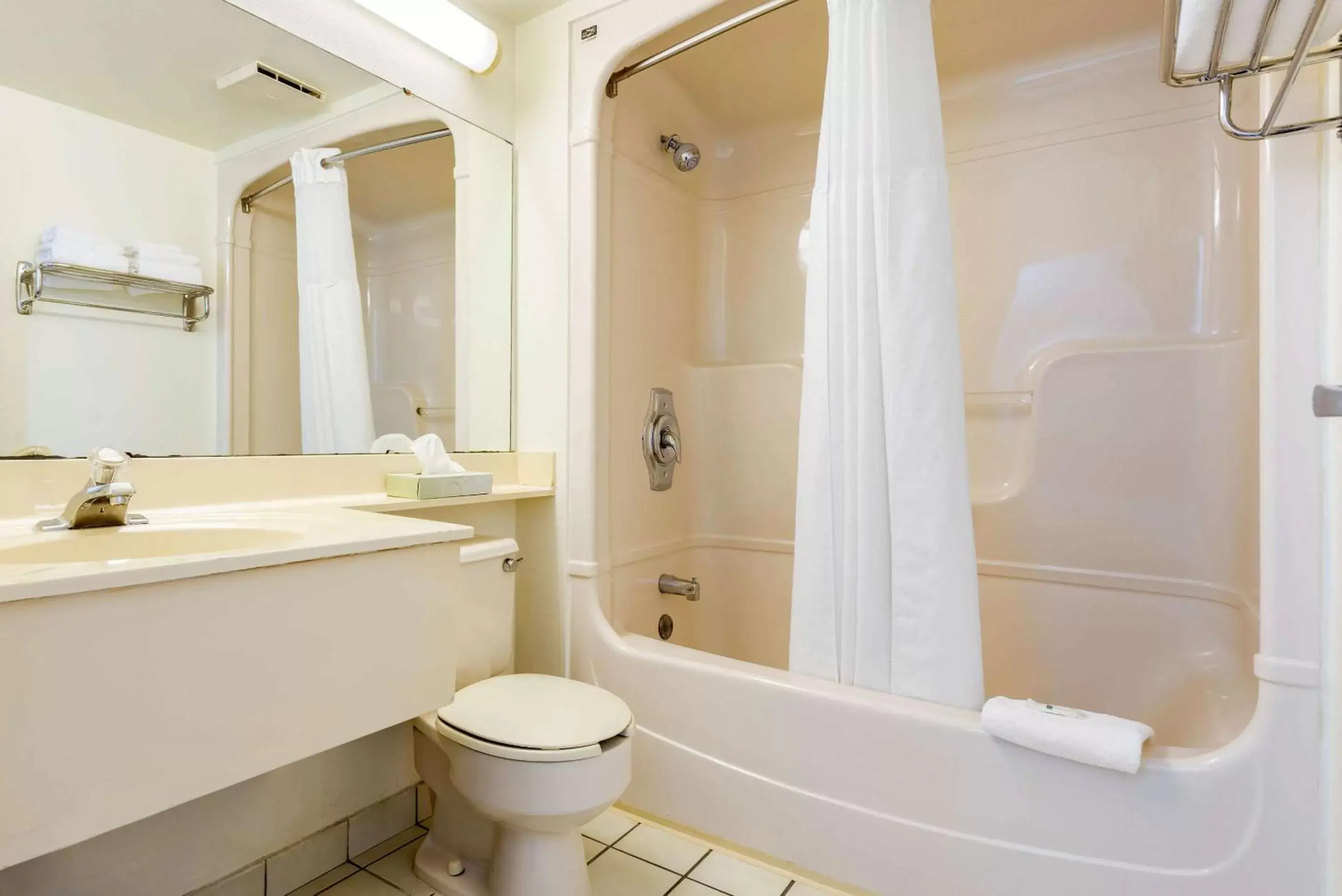 Bathroom in Quality Inn Falconer - Jamestown